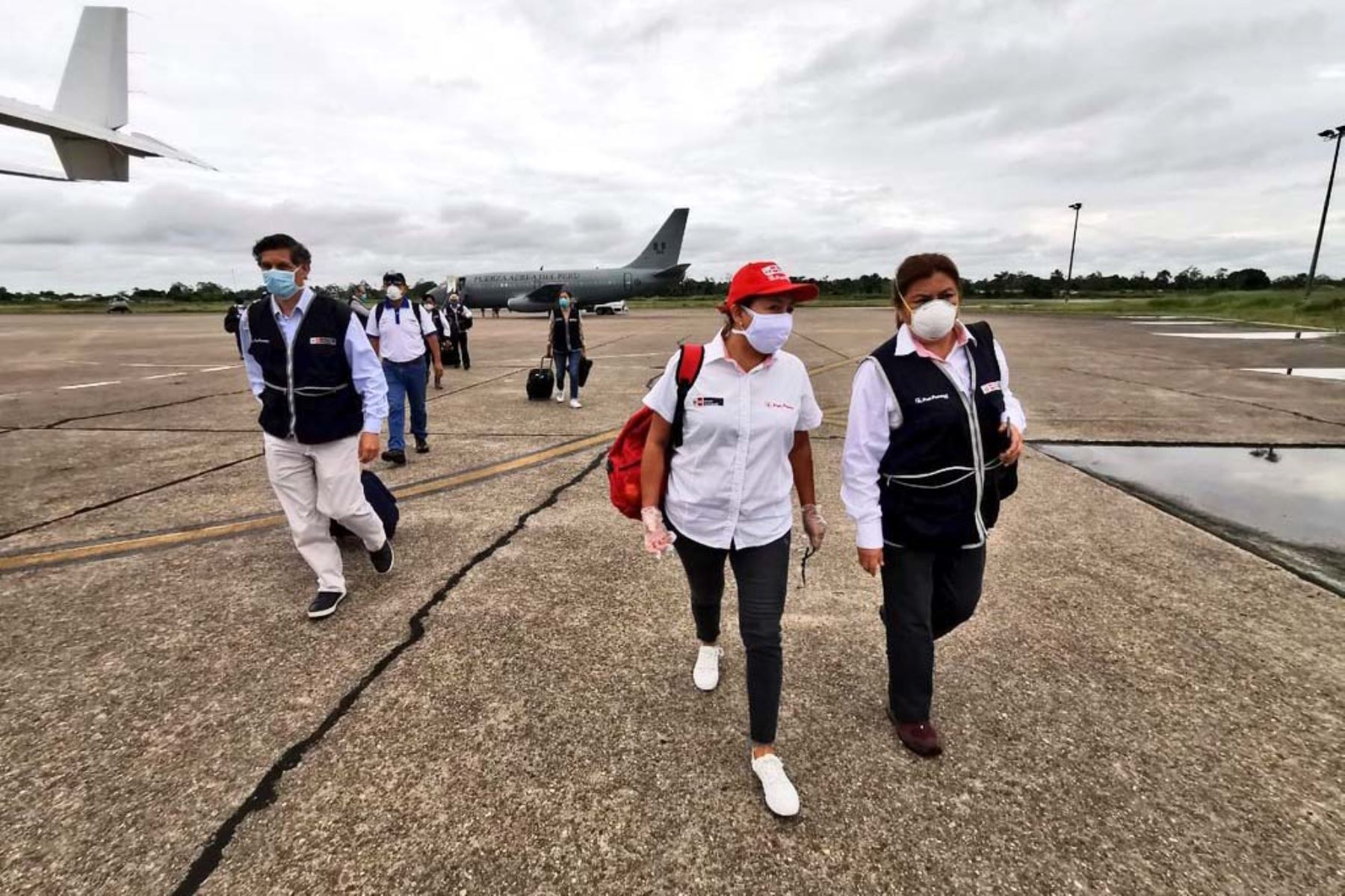 La ministra de la Producción, Rocío Barrios, viajó a Iquitos para supervisar entrega de insumos médicos, oxígeno y para trasladar personal médico afectado por el covid-19. Foto: Produce