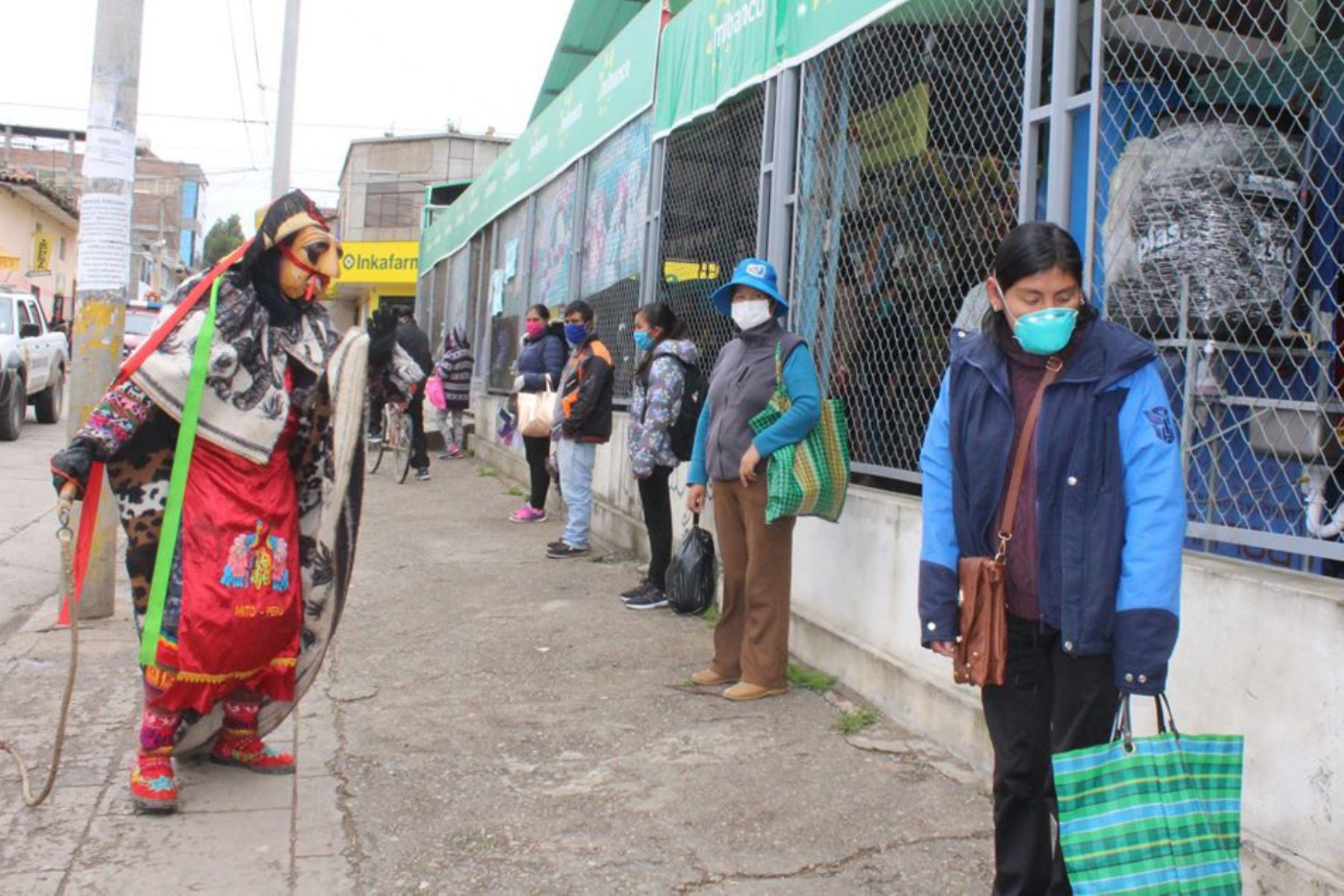 Los huacones salieron a las calles de la provincia de Concepción, región Junín, para hacer cumplir el aislamiento social obligatorio.