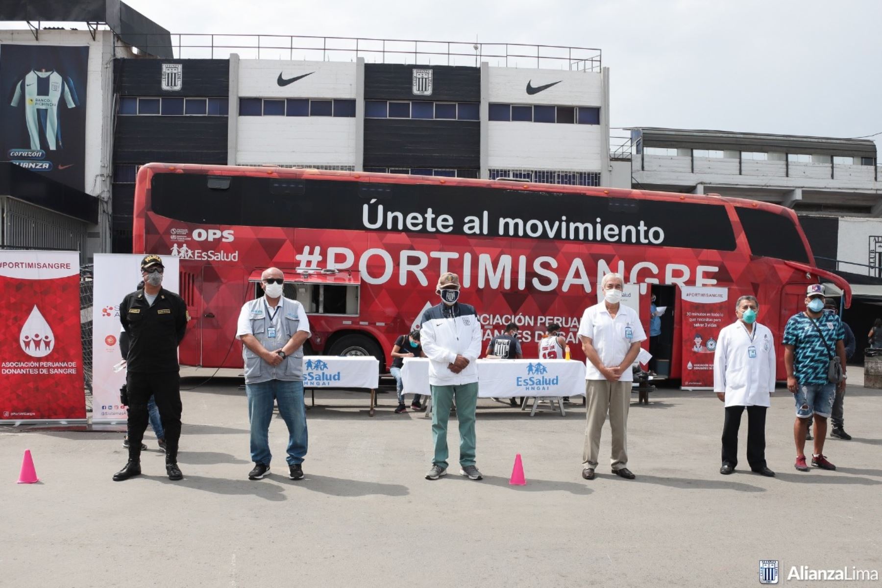 El Club Alianza Lima cedió la explanada del estadio Alejandro Villanueva para una campaña de donación de sangre dirigida a evitar el desabastecimiento de este insumo vital en tiempos de inmovilización social.