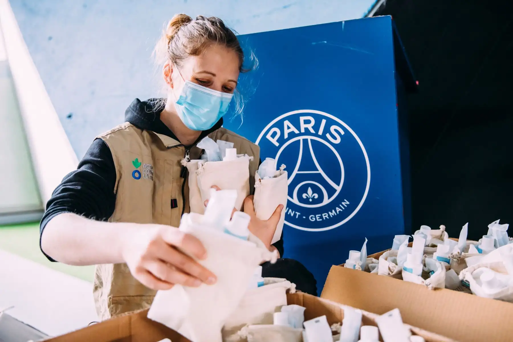 El París Saint-Germain realizó un donativo de 100,000 euros a favor de la organización humanitaria Acción contra el Hambre.