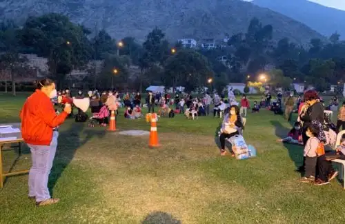 Cerca de 180 personas vulnerables y originarias de Madre de Dios, quienes se encontraban varadas en Lima cuando se inició el estado de emergencia nacional debido al covid-19, retornan hoy a Madre de Dios en un vuelo humanitario tras cumplir con la necesaria cuarentena sanitaria en el albergue de Huampaní, informó hoy el Ministerio del Ambiente (Minam).