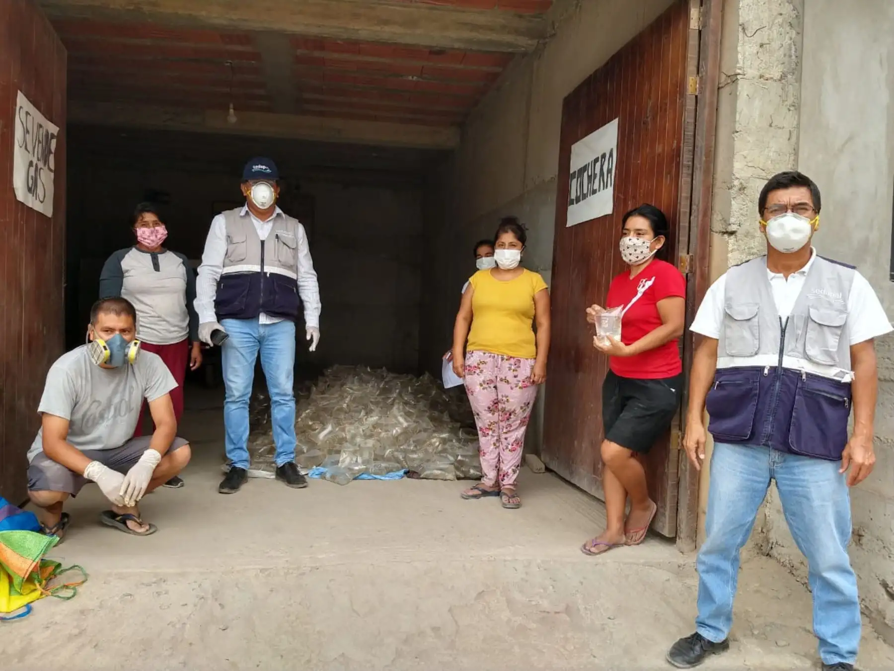 Sedapal entregó 1000 litros de agua potable envasada por la Marina de Guerra del Perú, a las familias de la Asociación de Propietarios Cruz de Asunción de Carapongo, Chosica.


Foto: Difusión
