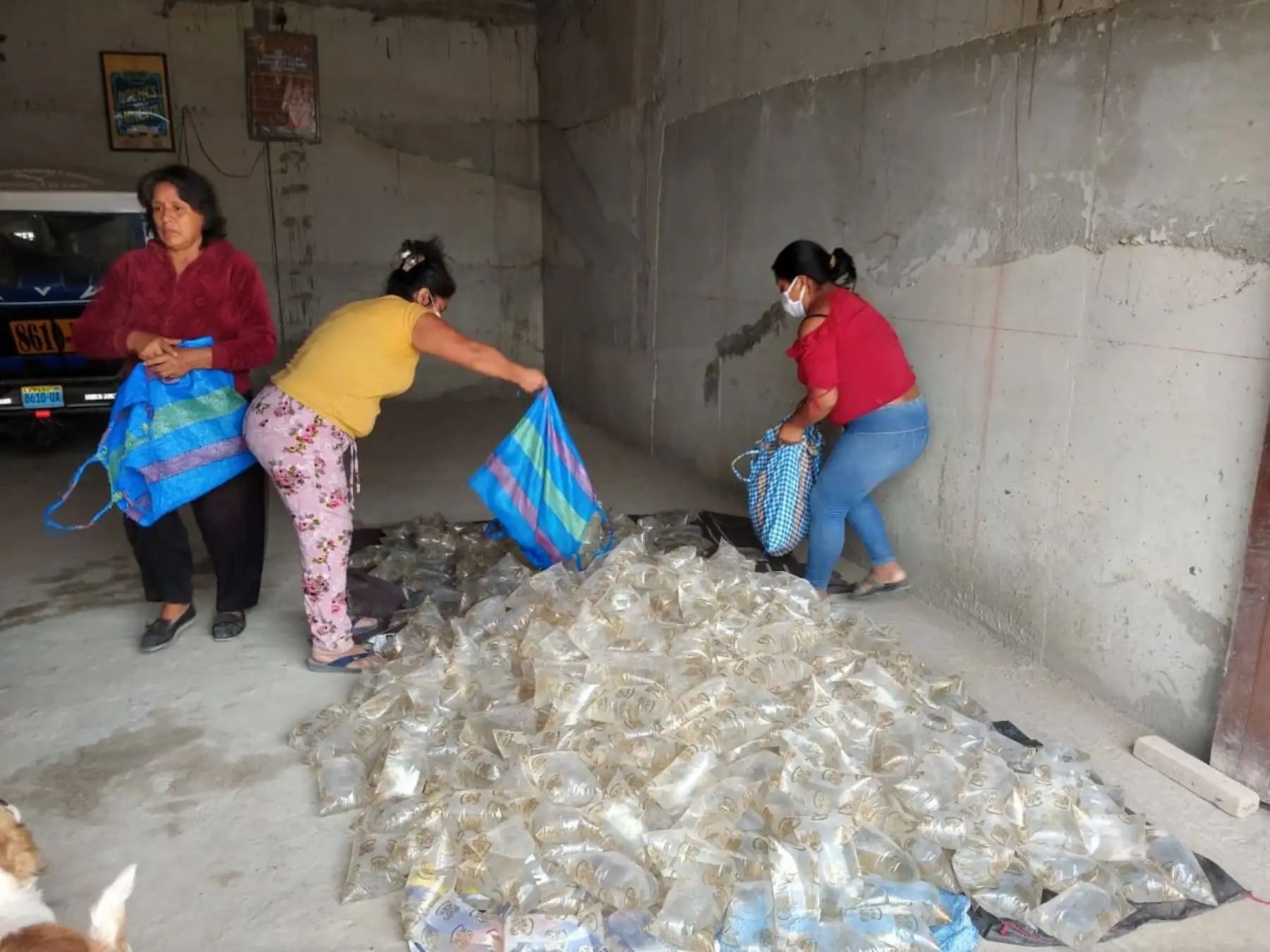 Sedapal entregó 1000 litros de agua potable envasada por la Marina de Guerra del Perú, a las familias de la Asociación de Propietarios Cruz de Asunción de Carapongo, Chosica.


Foto: Difusión