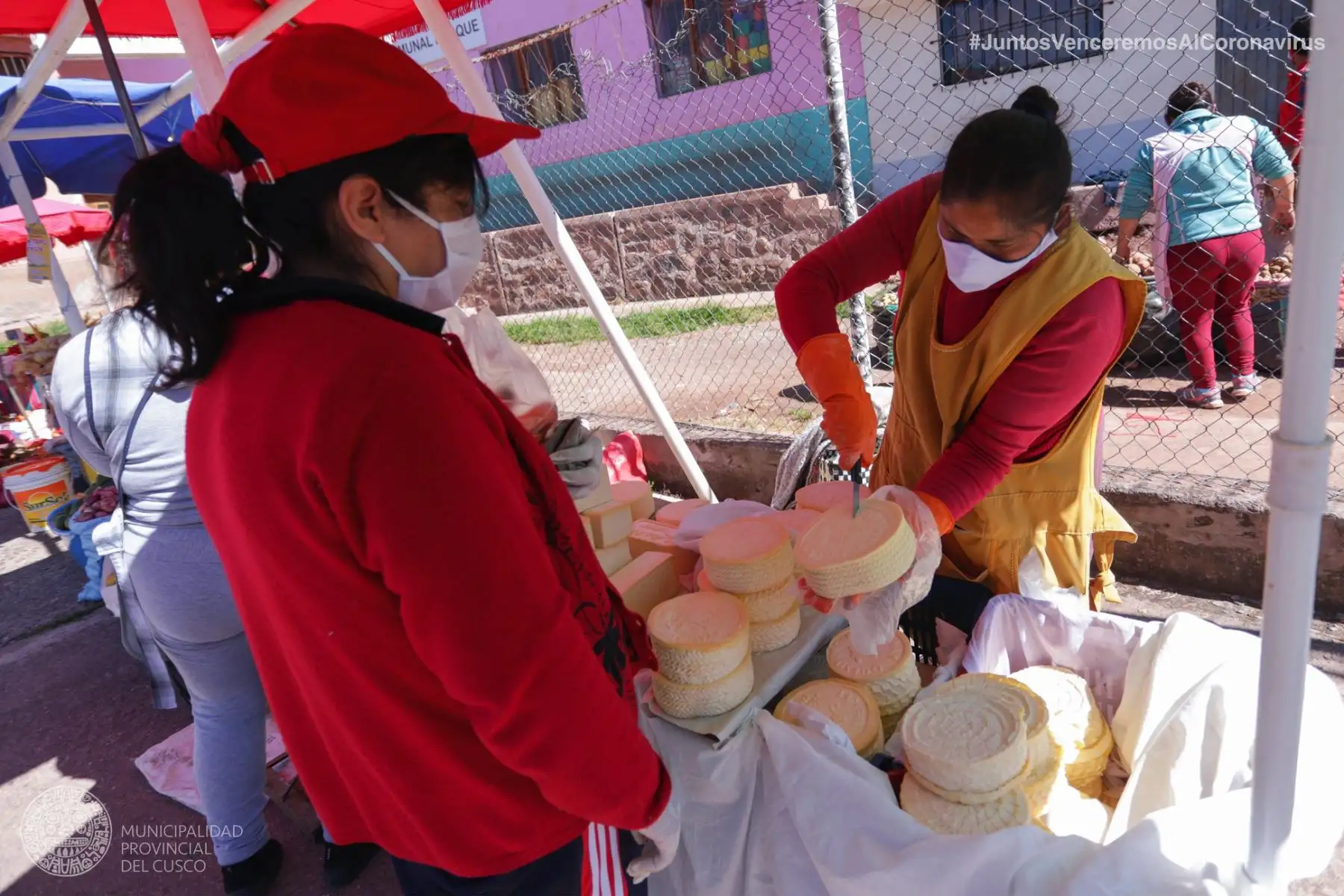 Municipalidad del Cusco desarrolló la quinta edición del programa “Mercado en tu Barrio” en el sector de Independencia con la finalidad de evitar la aglomeración en otros centros de abasto y reducir así el riesgo de contagios por coronavirus. Foto: ANDINA/Municipalidad de Cusco