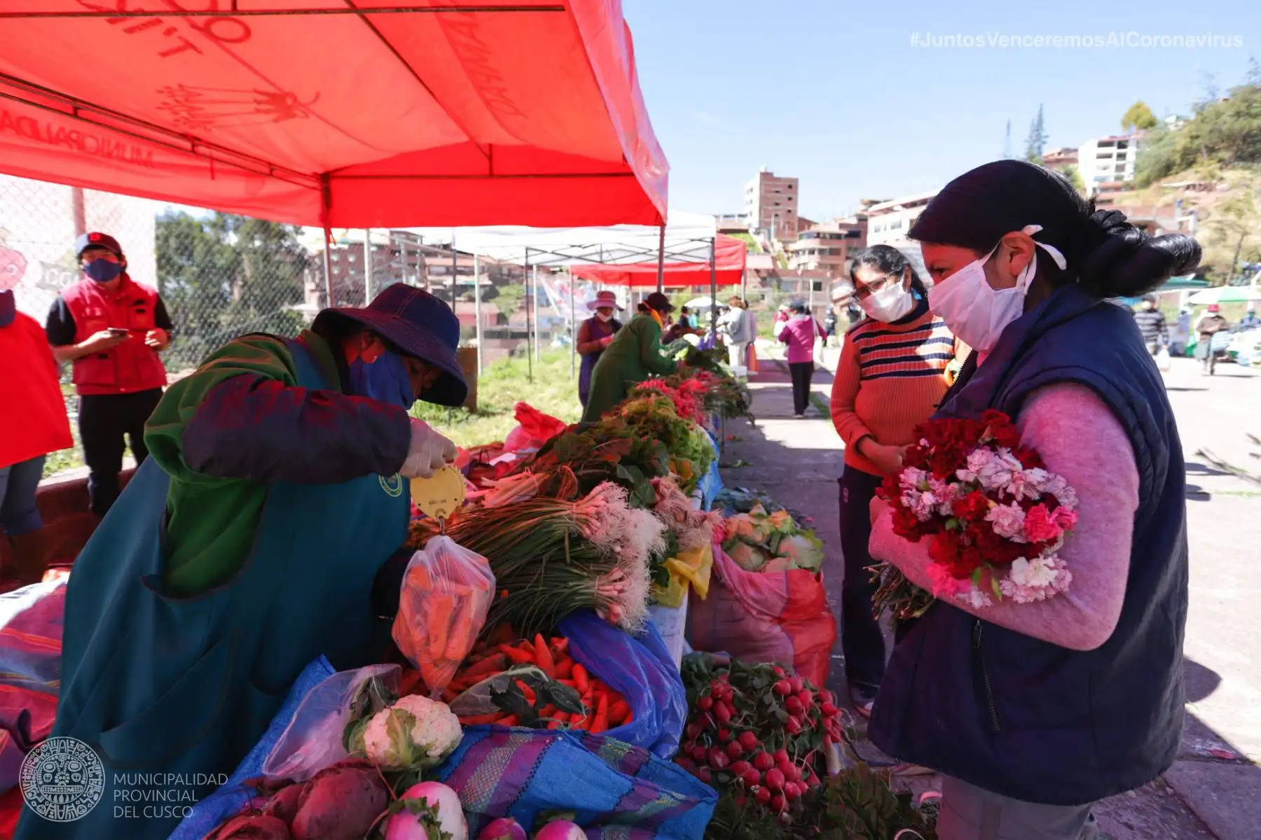 Municipalidad del Cusco desarrolló la quinta edición del programa “Mercado en tu Barrio” en el sector de Independencia con la finalidad de evitar la aglomeración en otros centros de abasto y reducir así el riesgo de contagios por coronavirus. Foto: ANDINA/Municipalidad de Cusco