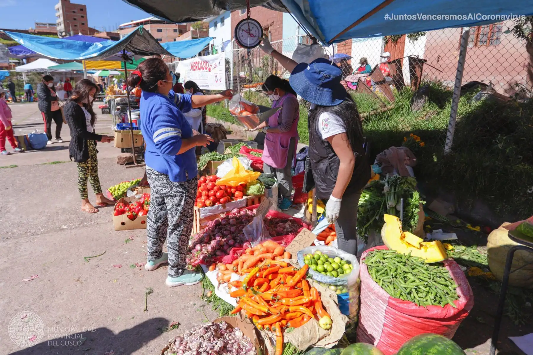 Municipalidad del Cusco desarrolló la quinta edición del programa “Mercado en tu Barrio” en el sector de Independencia con la finalidad de evitar la aglomeración en otros centros de abasto y reducir así el riesgo de contagios por coronavirus. Foto: ANDINA/Municipalidad de Cusco