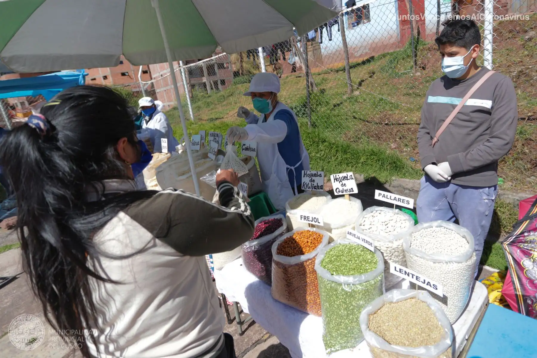 Municipalidad del Cusco desarrolló la quinta edición del programa “Mercado en tu Barrio” en el sector de Independencia con la finalidad de evitar la aglomeración en otros centros de abasto y reducir así el riesgo de contagios por coronavirus. Foto: ANDINA/Municipalidad de Cusco