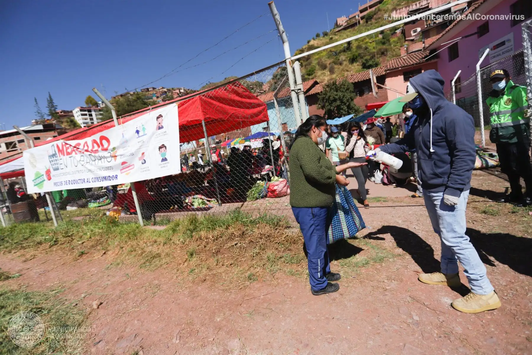 Se ejecutaron protocolos de desinfección antes de ingresar al mercado itinerante. Foto: ANDINA/Municipalidad de Cusco