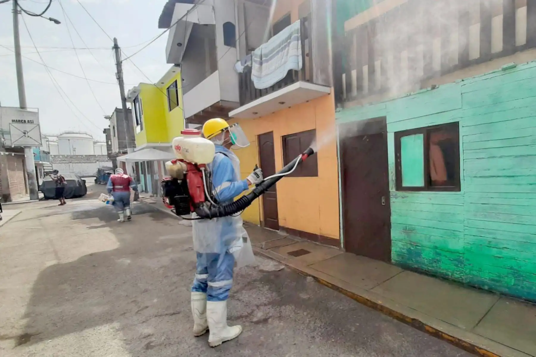 Personal de la Municipalidad Provincial del Callao ejecutó trabajos de limpieza y desinfección en su jurisdicción a fin de evitar la propagación del coronavirus. Foto: ANDINA/Municipalidad del Callao
