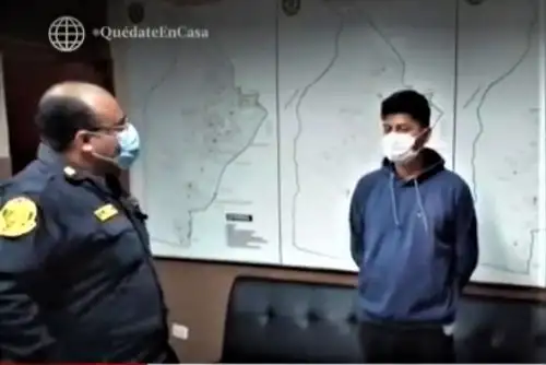 Daniel Livimoro en la comisaría de Santa Elizabeth. Imágenes difundidas en América TV.