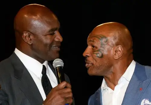 Evander Holyfield dispuesto a pelear con Mike Tyson para beneficiar a las personas que sufren por el coronavirus
