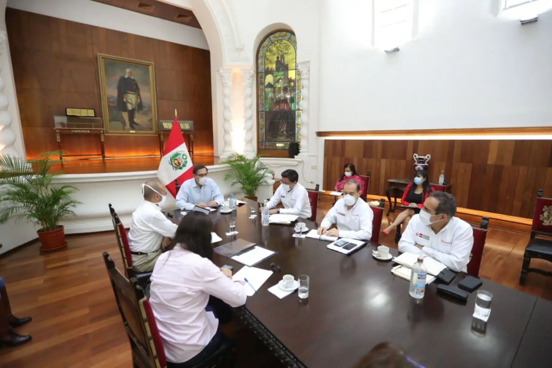 El presidente Martin Vizcarra, ministros de Estado, responsables del sistema de salud e integrantes del Comando COVID-19 se reúnen para definir las próximas medidas contra el coronavirus y proteger la vida y salud. Foto: Presidencia