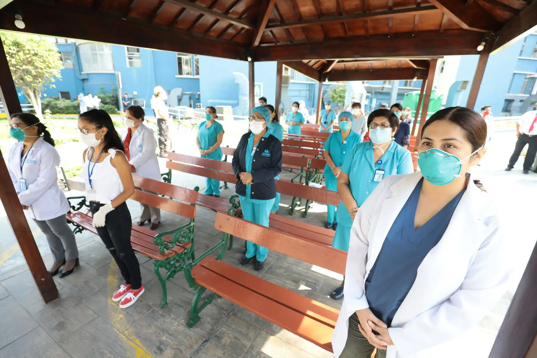 Monseñor Guillermo Elías llevó a cabo "Misa para los enfermos del Coronavirus-19", en el hospital Guillermo Almenara.Foto:ANDINA/Essalud