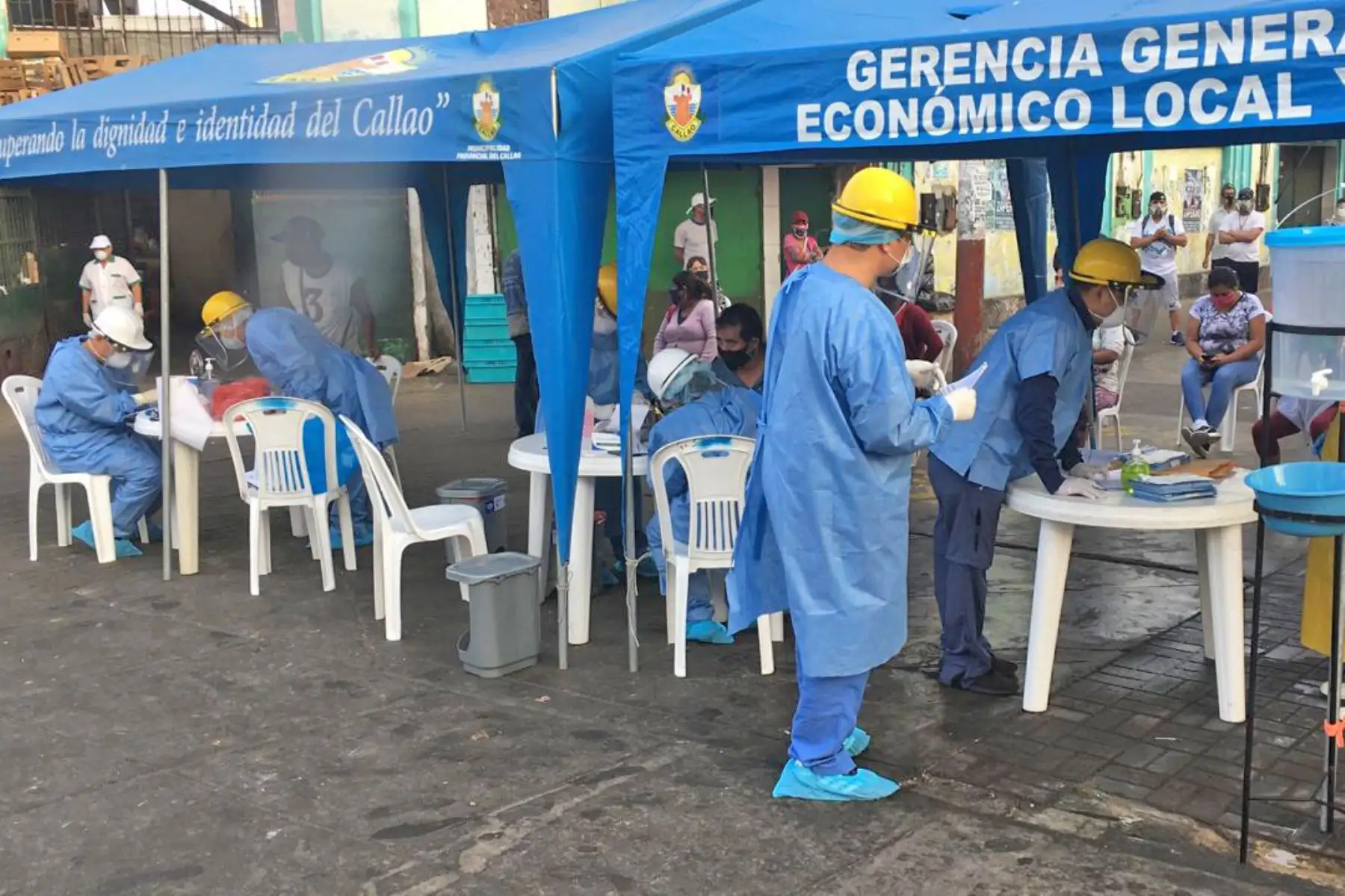 unicipalidad del Callao, en coordinación de la Diresa, realizó 150 pruebas rápidas a comerciantes y transeúntes del mercado central confirmando un total de 30 casos positivos de coronavirus. Foto: ANDINA/Municipalidad del Callao