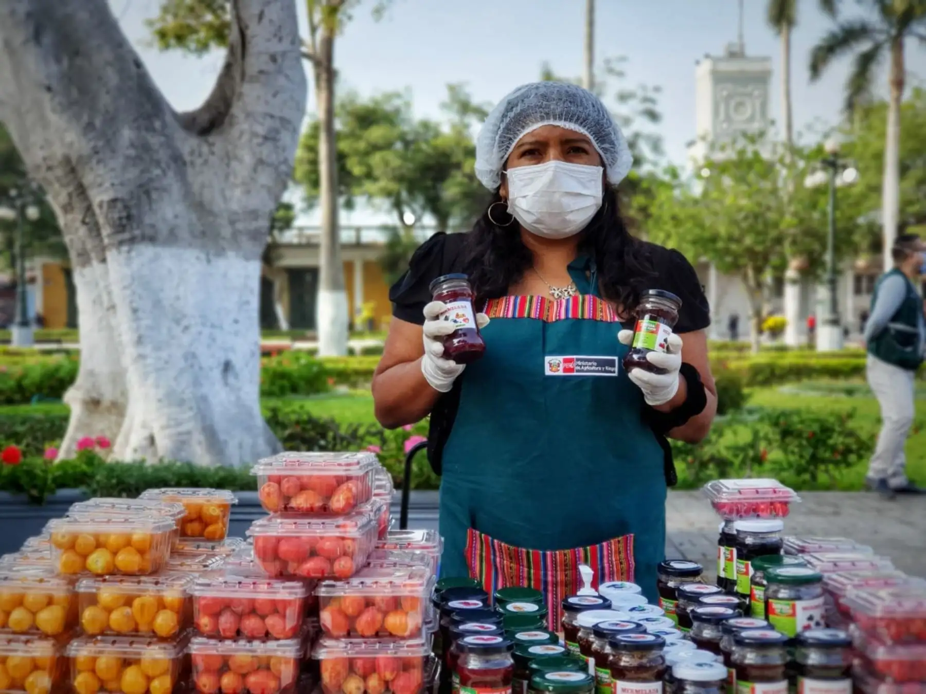 La comuna limeña, a través de sus iniciativas Mercado Mayorista Móvil y Allin Pallay – Canasta del Campo, han trasladado 350 toneladas de alimentos de primera necesidad a 11 distritos.
