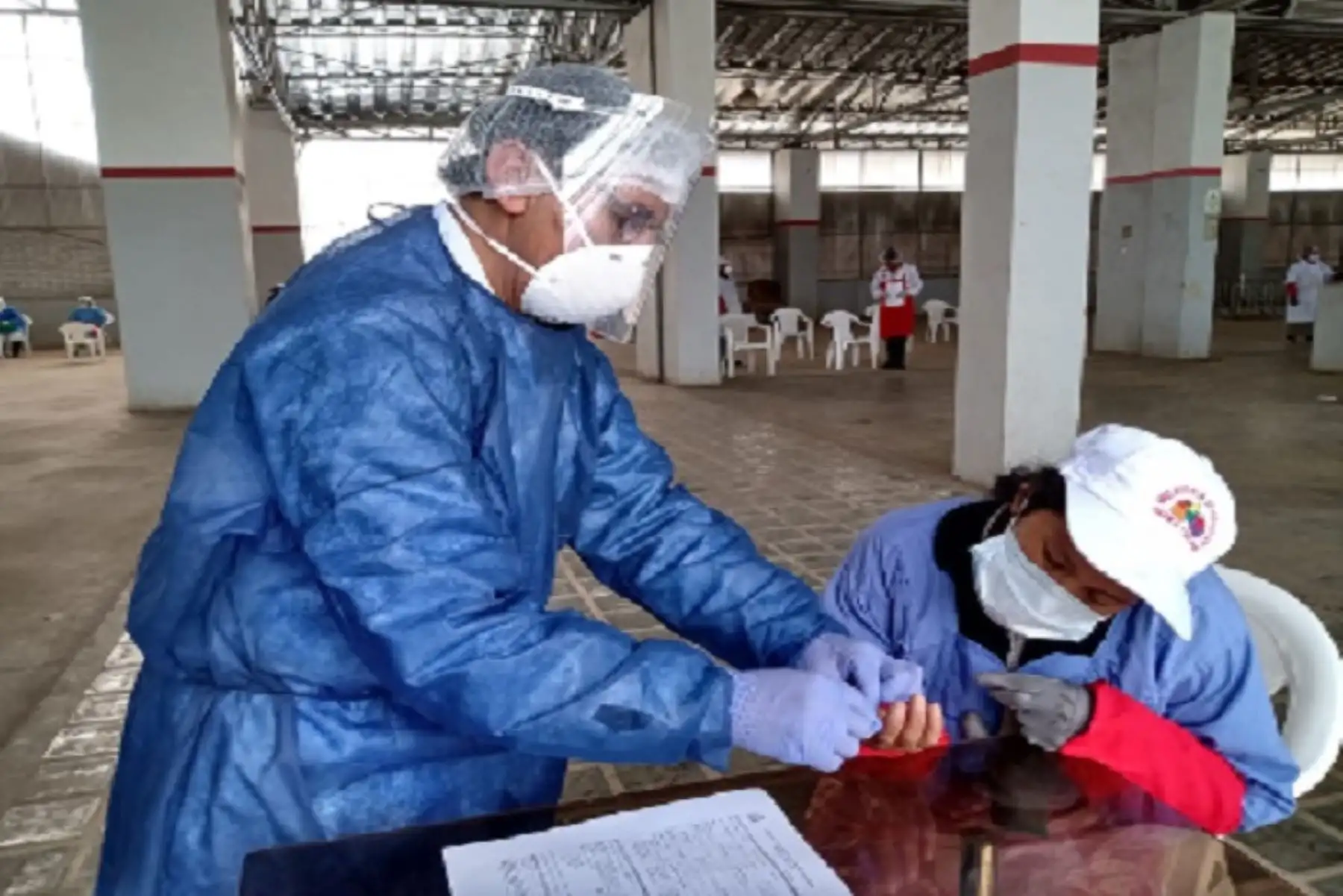 El 100% de los comerciantes,  es decir 520 pasaron por el examen clínico y solo 225 por las pruebas rápidas, ya que cumplían con los criterios mínimos como: contacto con un caso positivo de coronavirus y/o presencia de sintomatología (fiebre, tos, dolor de garganta, dificultad respiratoria, cefalea, diarrea, entre otros).