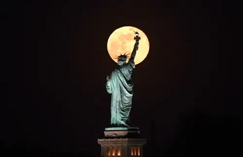 Según la NASA se habla de superluna cuando la Tierra está más cercana a ella, en el que su brillo es entre 7 % y 15 % más brillante que la luna llena común. Foto: AFP