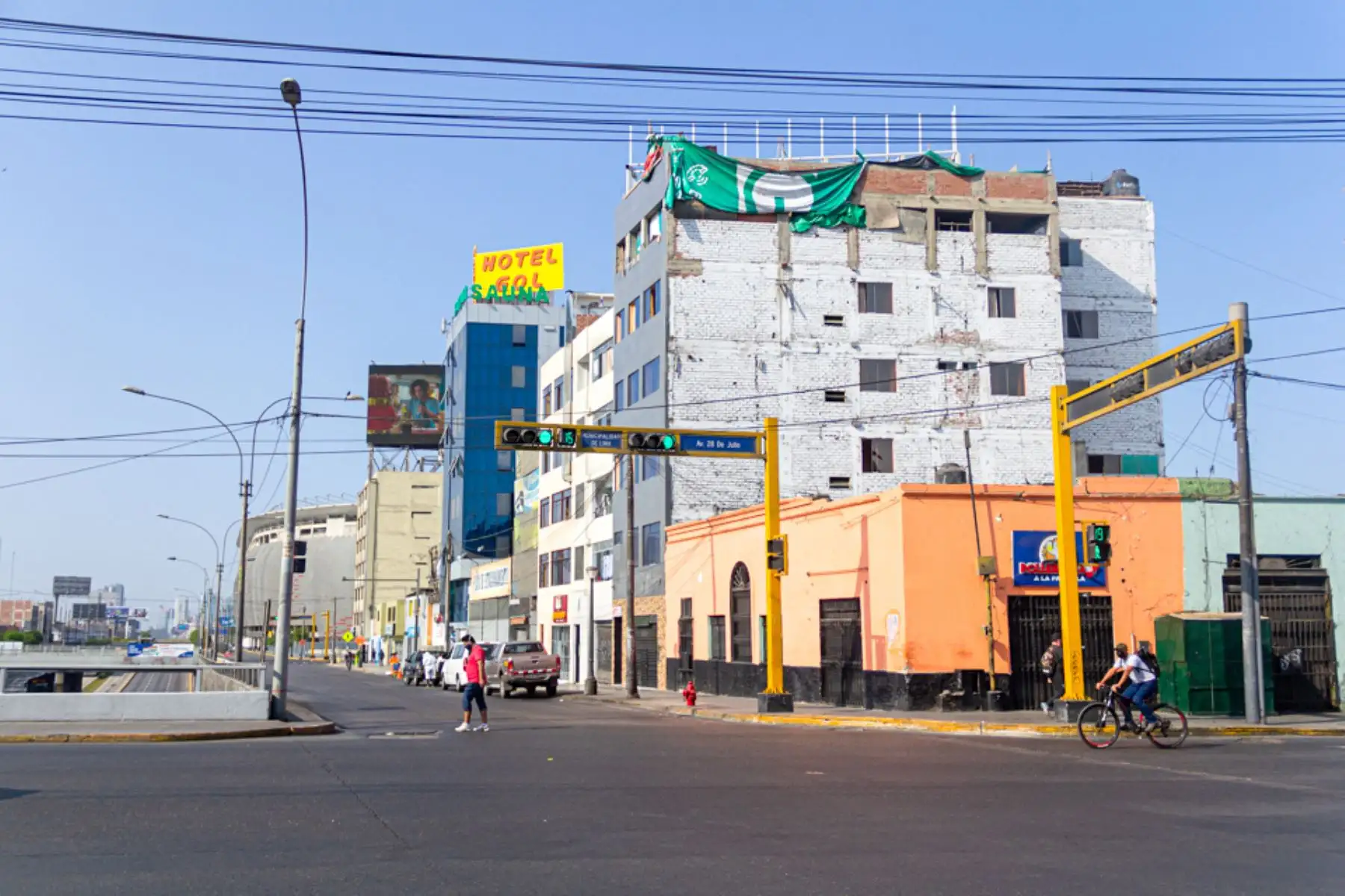 Personal de la Municipalidad de Lima ejecuta trabajos de limpieza y desinfección en la capital para evitar propagación del coronavirus. Foto: ANDINA/Municipalidad de Lima