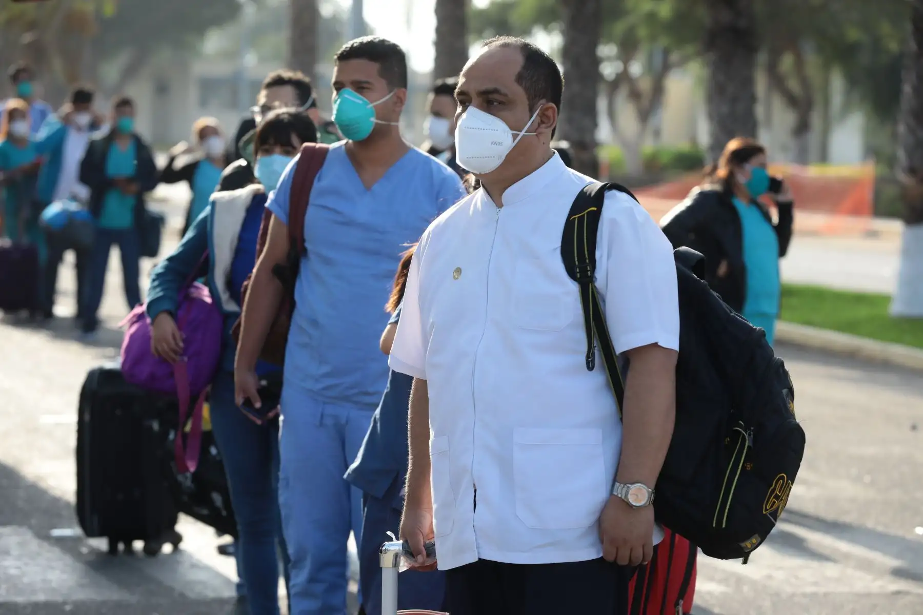 EsSalud llevó esta mañana 20 toneladas de EPP y 40 profesionales de la salud a la región Lambayeque para combatir al coronavirus. Foto: ANDINA/EsSalud