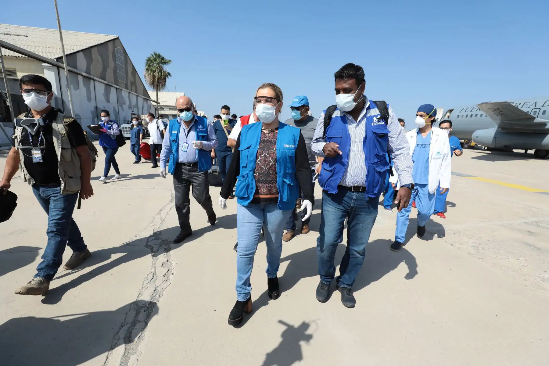 EsSalud llevó esta mañana 20 toneladas de EPP y 40 profesionales de la salud a la región Lambayeque para combatir al coronavirus. Foto: ANDINA/EsSalud