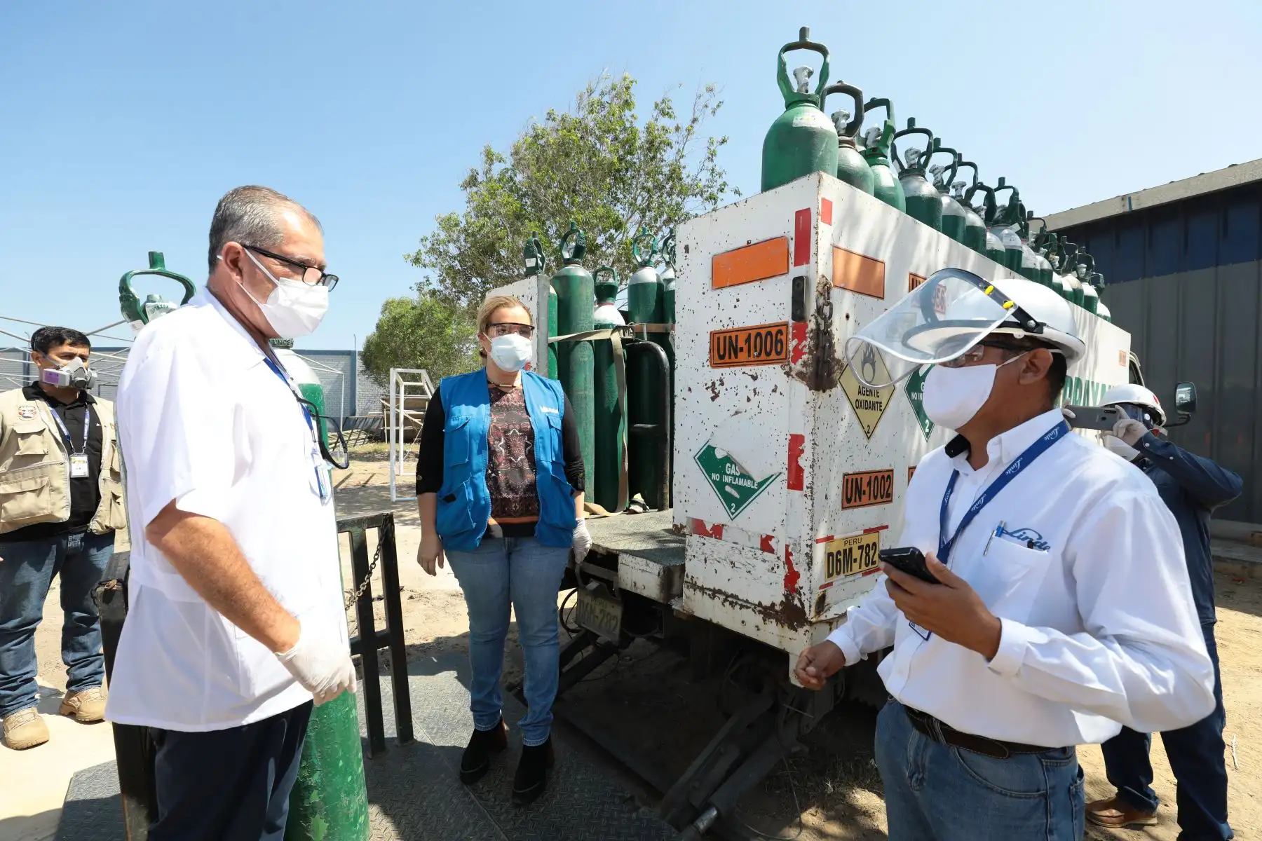 Personal de EsSalud arribó en Lambayeque con 20 toneladas de EPP y 40 profesionales de la salud para combatir el coronavirus en la región. Foto: ANDINA/EsSalud