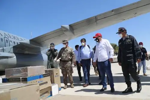 La región Piura recibió del Gobierno nacional, a la fecha, más de 15,000 pruebas rápidas y 3,650 pruebas moleculares, así como equipos de protección personal, ventiladores mecánicos, balones de oxígeno, entre otros para fortalecer la respuesta ante la pandemia del covid-19, sostuvo hoy el ministro de Salud, Víctor Zamora.ANDINA/Difusión