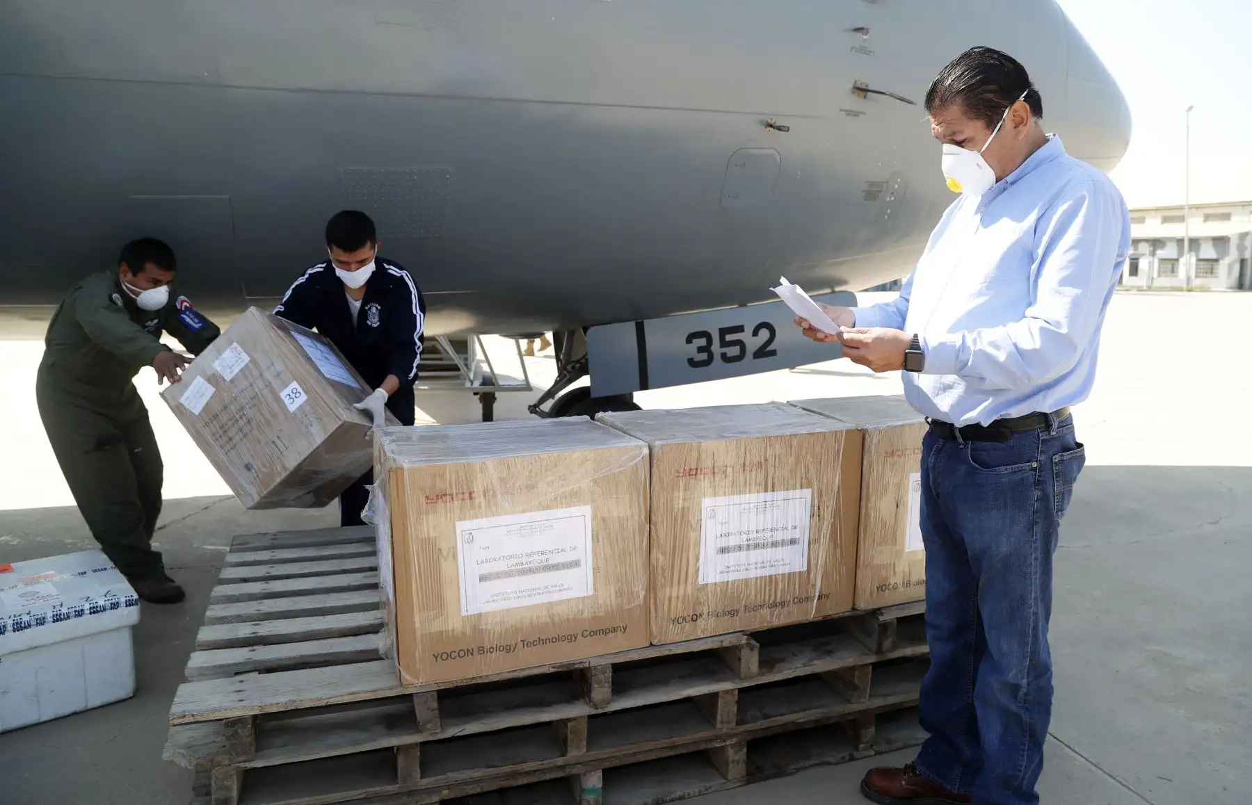 El ministro de Vivienda , Rodolfo Yañez , supervisó el envío de equipo médico a las regiones de Lambayeque y Piura. Foto: ANDINA/Ministerio de Vivienda