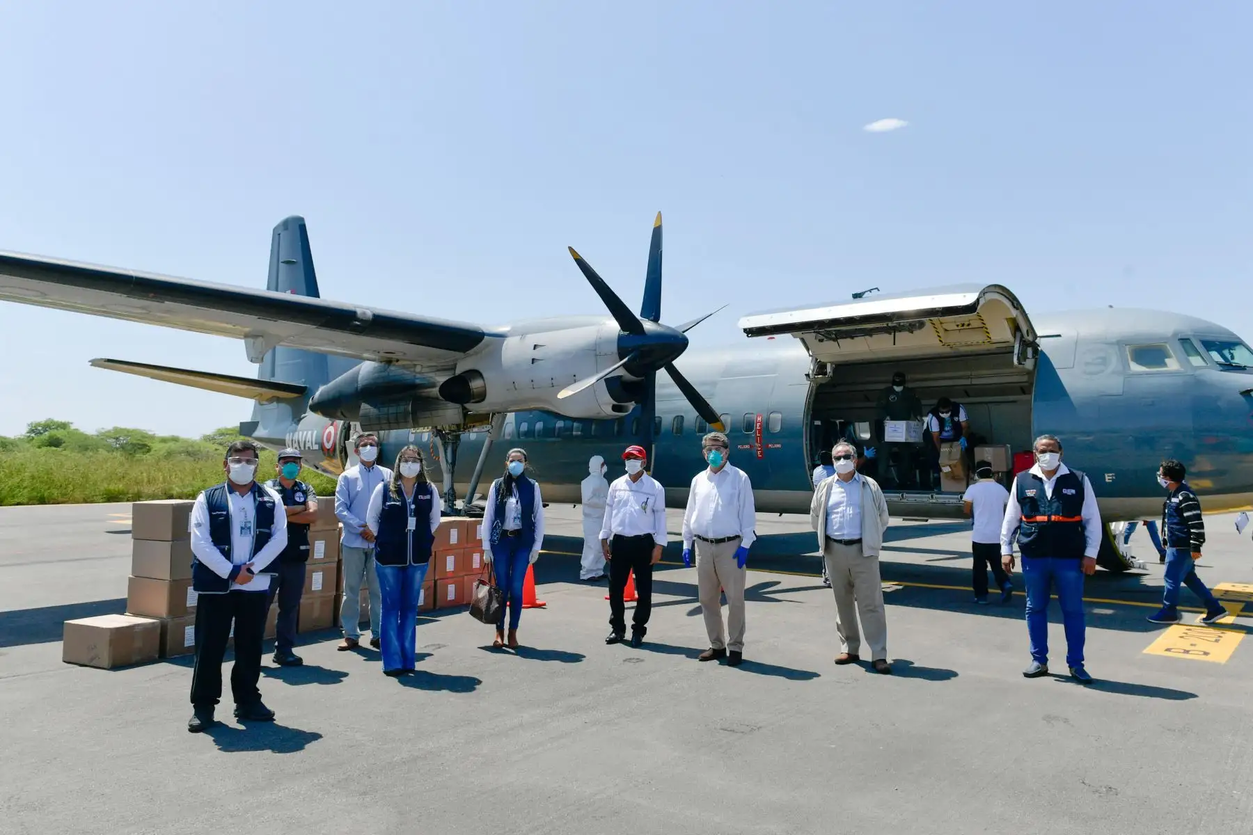El canciller del Perú Gustavo Meza Cuadra llega a Tumbes para entregar donación al GORE y a DIRESA de Tumbes, equipos e insumos médicos donados por China,Turquía y la empresa suiza Roche para luchar contra el COVID -19.
Foto: Cancillería del Perú