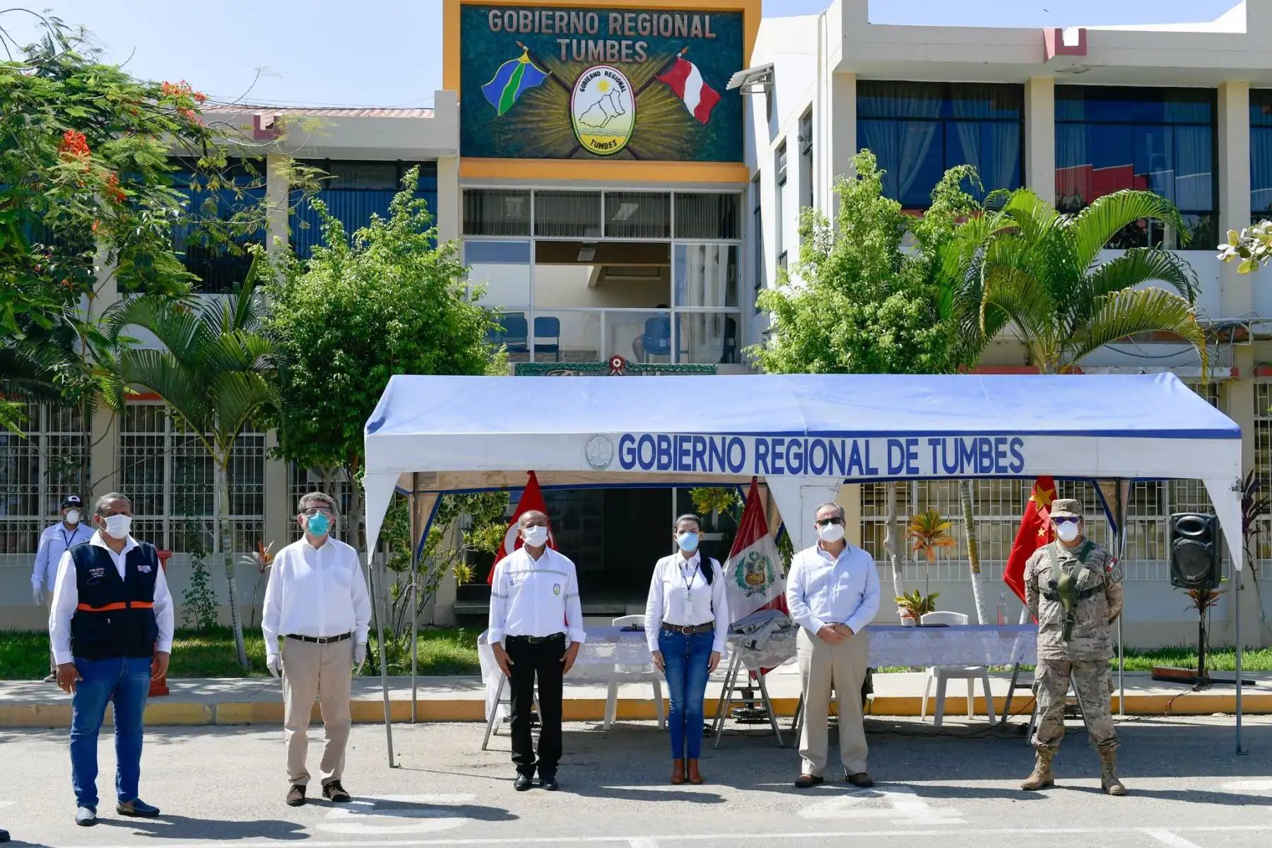 El canciller del Perú Gustavo Meza Cuadra llega a Tumbes para entregar donación al GORE y a DIRESA de Tumbes, equipos e insumos médicos donados por China,Turquía y la empresa suiza Roche para luchar contra el COVID -19.
Foto: Cancillería del Perú