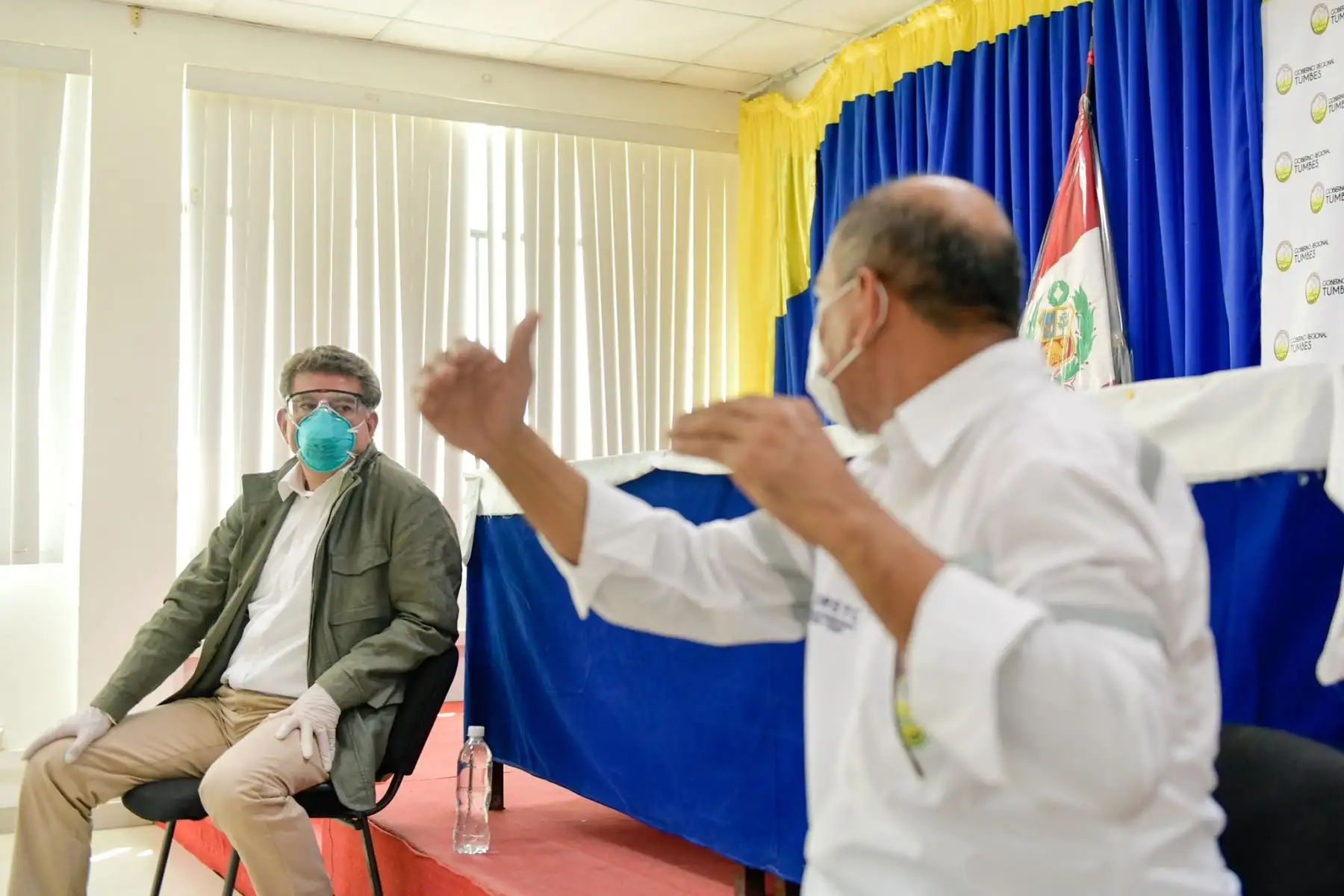 El canciller del Perú Gustavo Meza Cuadra llega a Tumbes para entregar donación al GORE y a DIRESA de Tumbes, equipos e insumos médicos donados por China,Turquía y la empresa suiza Roche para luchar contra el COVID -19.
Foto: Cancillería del Perú