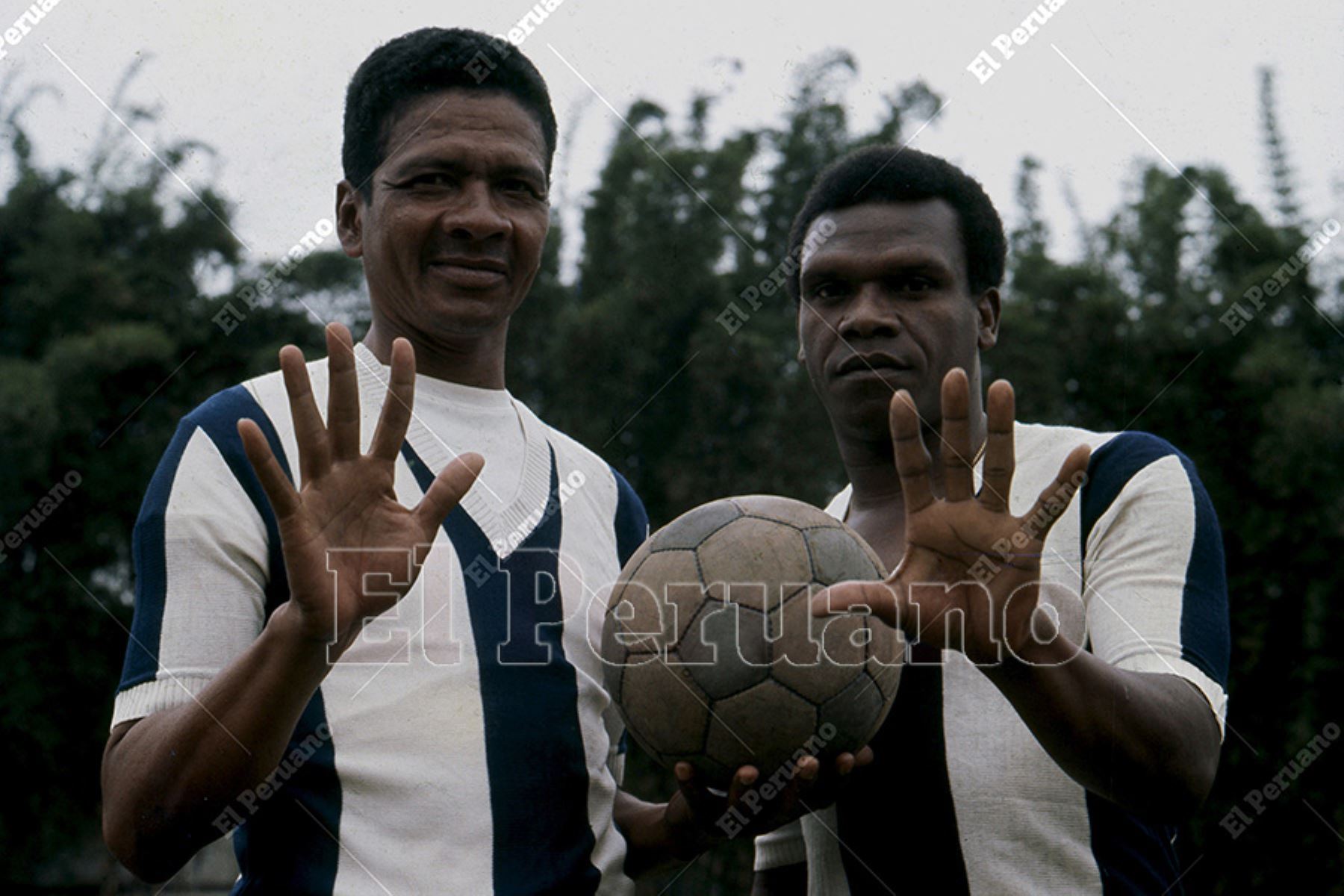 Lima -Década 70 / Pedro Pablo "Perico" León y el gran Valeriano López, leyenda del Sport Boys. Foto: Archivo Histórico de El Peruano