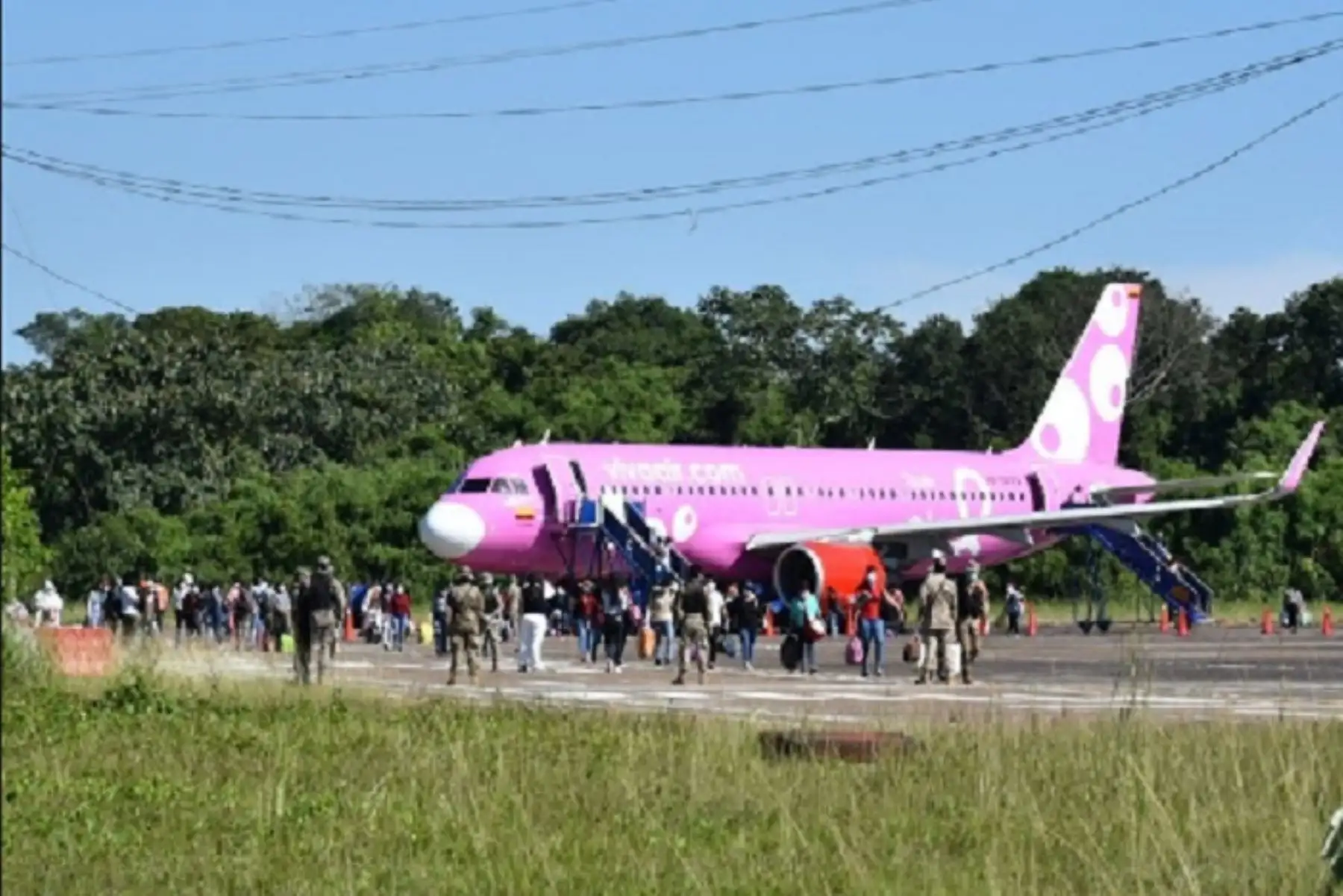 A diferencia del anterior vuelo humanitario en este hubo pasajeros que no se encontraban en una situación vulnerable económica, por lo que adquirieron sus pasajes por medio de una agencia de viajes.