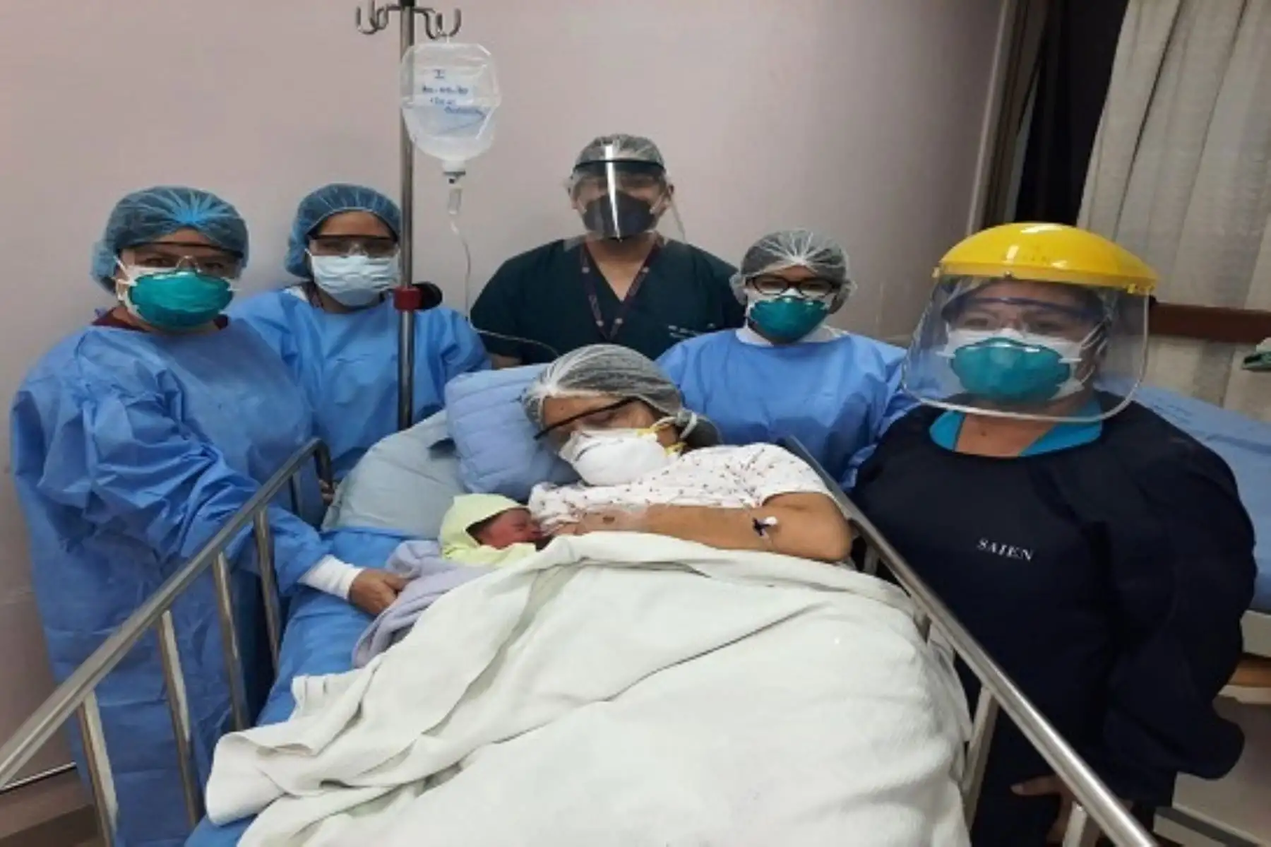 Día de la Madre: nacen 16 bebés en primeras siete horas de hoy. Foto: ANDINA