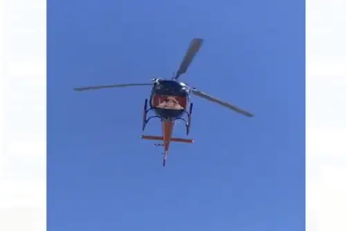 Durante casi dos horas la Virgen de Chapi sobrevoló la ciudad de Arequipa, derramando bendiciones a la población que la esperó en las azoteas de sus viviendas ondeando pañuelos blancos, cumpliendo así la inmovilización total que se vive hoy domingo 10 de mayo, Día de la Madre.