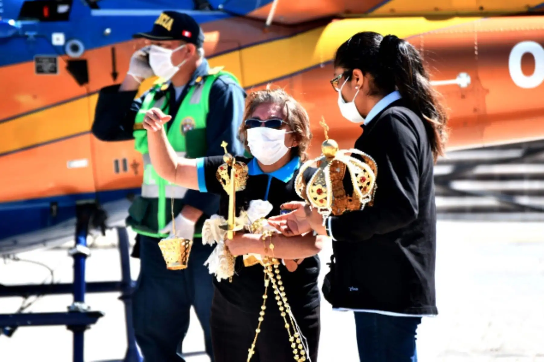 La Virgen de Chapi sobrevoló la ciudad de Arequipa este domingo 10 de mayo, Día de la Madre, para derramar bendiciones a la población y protegerlos del nuevo coronavirus.Foto. Cortesía/ Diego Ramos