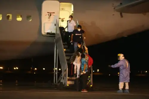 Las Fuerzas Armadas, por encargo del Jefe del Estado, Martín Vizcarra, trasladan a Lima en el avión presidencial, al personal médico desplazado en la ciudad de Iquitos que se encuentra afectado por el Covid-19. Foto: ANDINA/Jhonel Rodríguez Robles