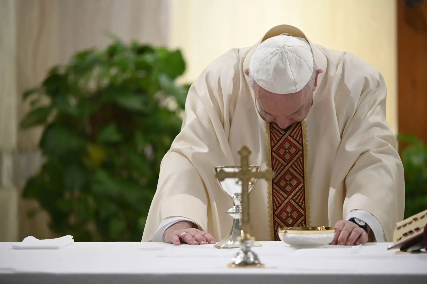 "Muchos de ellos trabajaban en forma ilegal. Oremos por estos hermanos y hermanas nuestras que sufren por la falta de trabajo", pidió Francisco. Foto: EFE