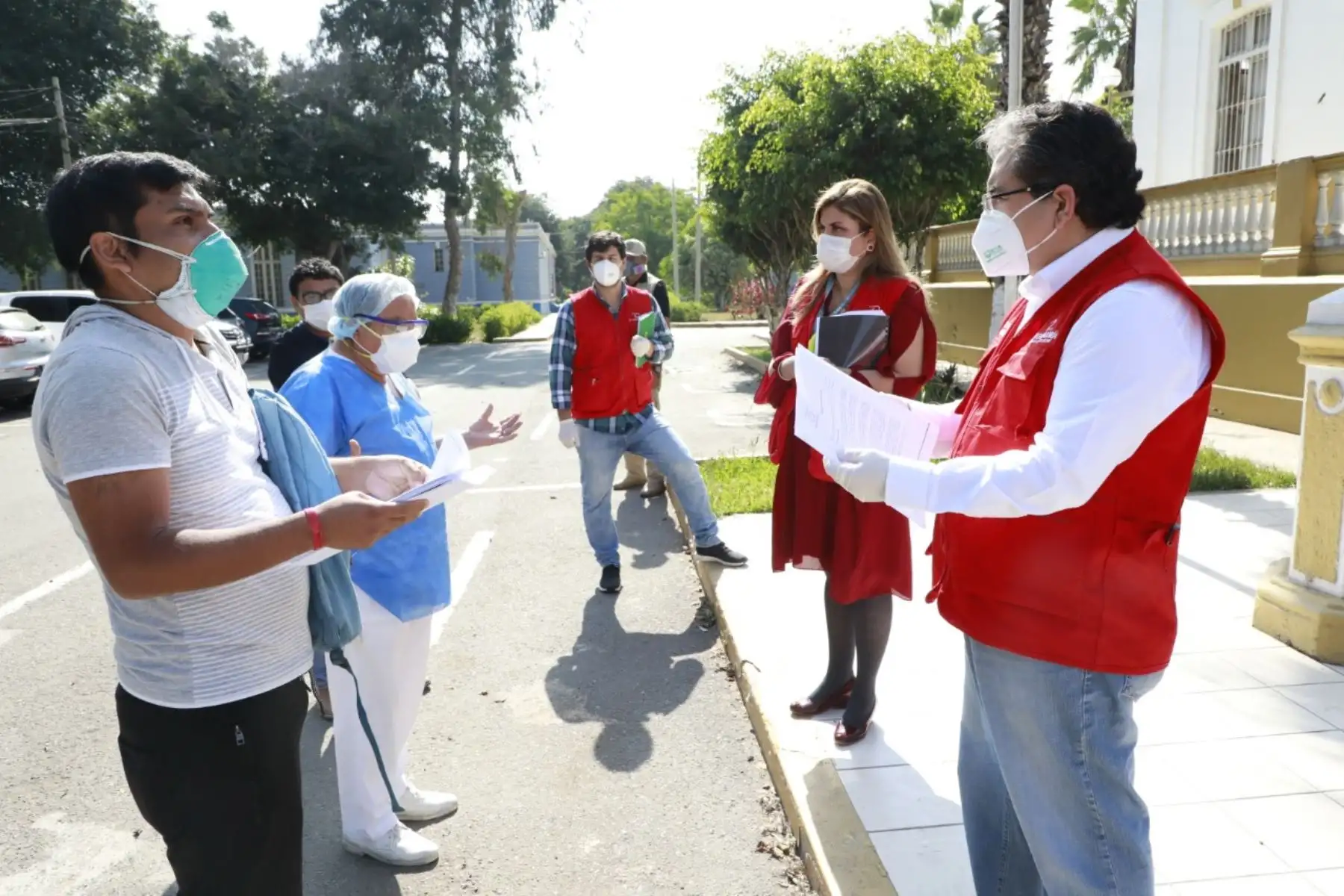 Contralor Nelson Shack realiza supervisión en hospital  Víctor Larco Herrera.