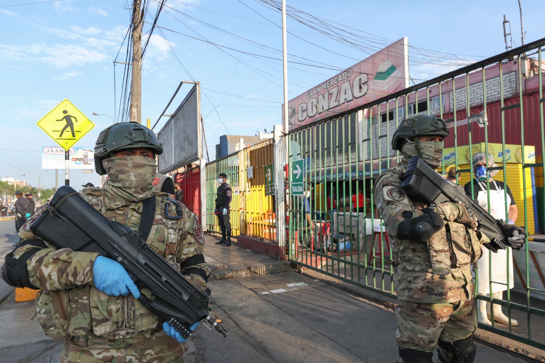 El Gobierno declaró el estado de emergencia en los distritos de Raimondi, Sepahua y Tahuanía de la provincia de Atalaya, del departamento de Ucayali. La Policía Nacional del Perú mantendrá el control del orden interno, con el apoyo de las Fuerzas Armadas.  ANDINA/Difusión