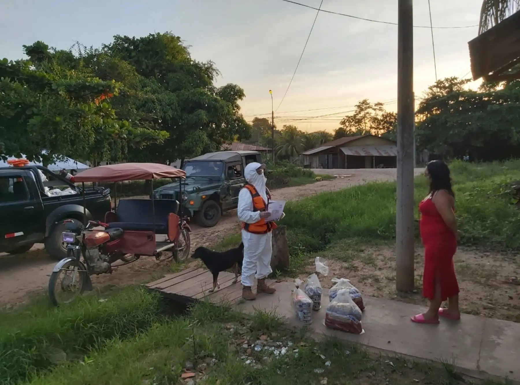 Brigadistas del Indeci entregan 400 kits de alimentos a familias vulnerables de Ucayali. ANDINA/Difusión