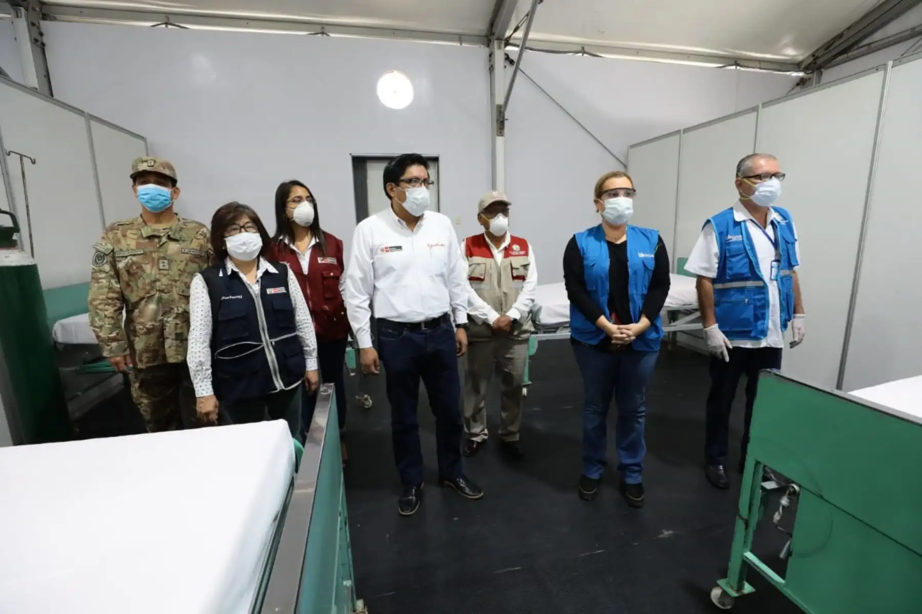 El presidente del Consejo de Ministros, Vicente Zeballos junto a la presidenta ejecutiva de EsSalud, Fiorella Molinelli llegan a la ciudad de Chiclayo con el objetivo de supervisar las acciones que se vienen realizando en la región Lambayeque para hacer frente al coronavirus.
Foto: Essalud