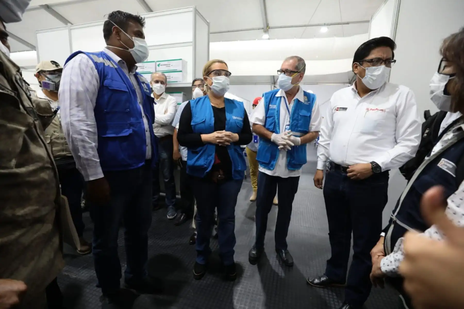 El presidente del Consejo de Ministros, Vicente Zeballos junto a la presidenta ejecutiva de EsSalud, Fiorella Molinelli llegan a la ciudad de Chiclayo con el objetivo de supervisar las acciones que se vienen realizando en la región Lambayeque para hacer frente al coronavirus.
Foto: Essalud