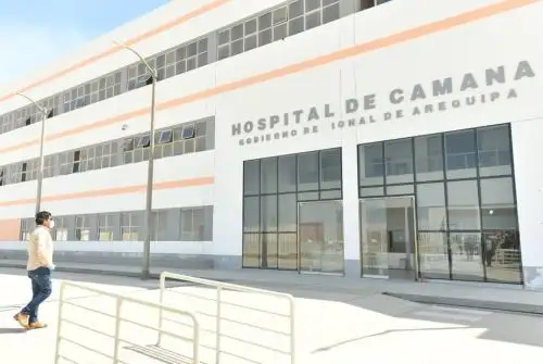 Se recuperan los cinco trabajadores de hospital de Camaná que sufrieron ayer un accidente de tránsito cuando se dirigían a laborar.