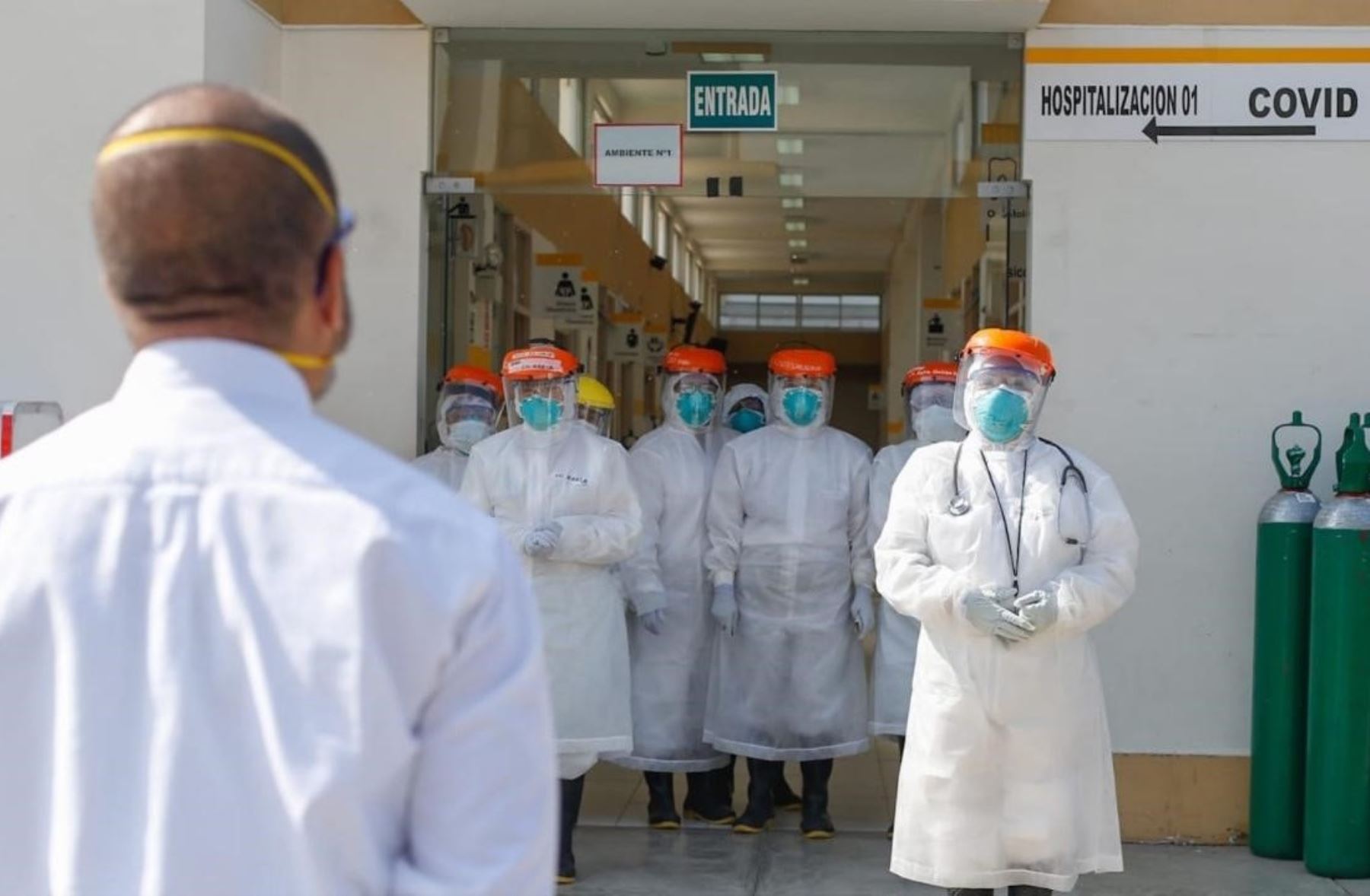 Ministerio de Salud (Minsa) entrega 80,000 mascarillas comunitarias, equipos de protección personal y medicamentos en la región Ica.