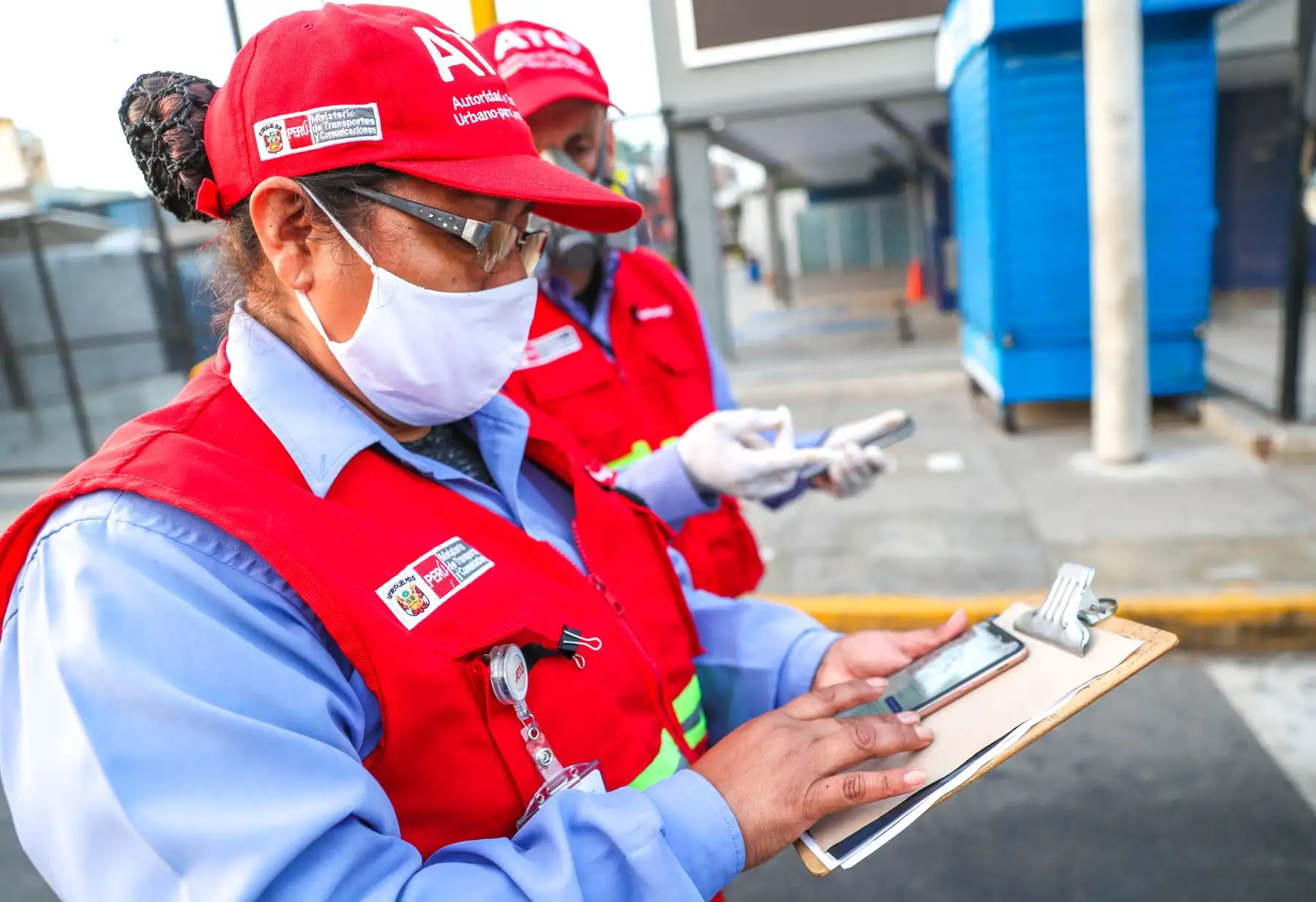 Ministro de Transportes y Comunicaciones, Carlos Lozada lidera operativo de fiscalización en San Miguel y Miraflores  junto a la Autoridad de Transporte Urbano ( ATU)  y la Municipalidad de Lima  para garantizar la aplicación de protocolos sanitarios en unidades de transporte público.
Foto: MTC