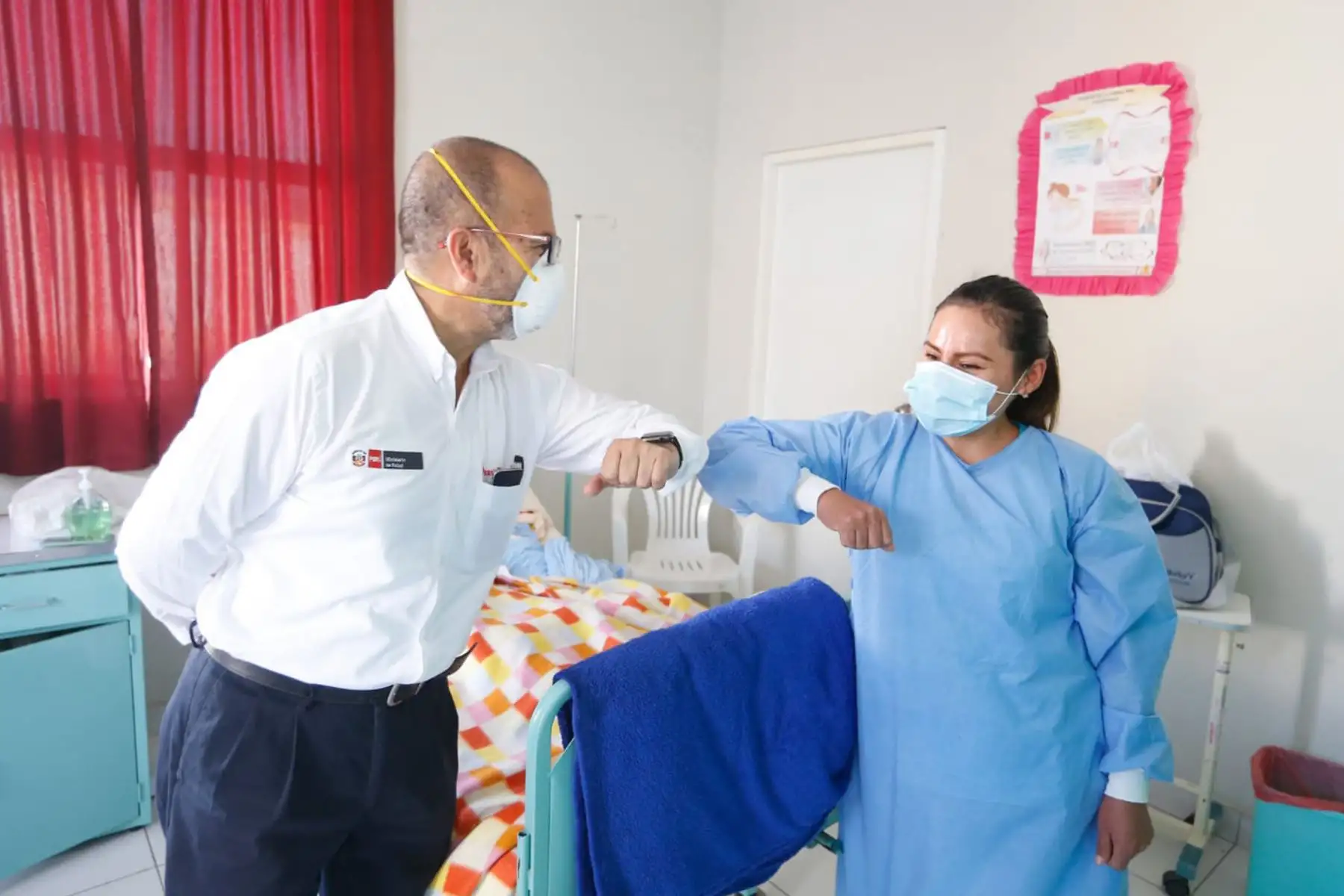 El ministro de Salud, Víctor Zamora, inspeccionó establecimientos de salud de Cañete, Chincha e Ica. Foto: Minsa