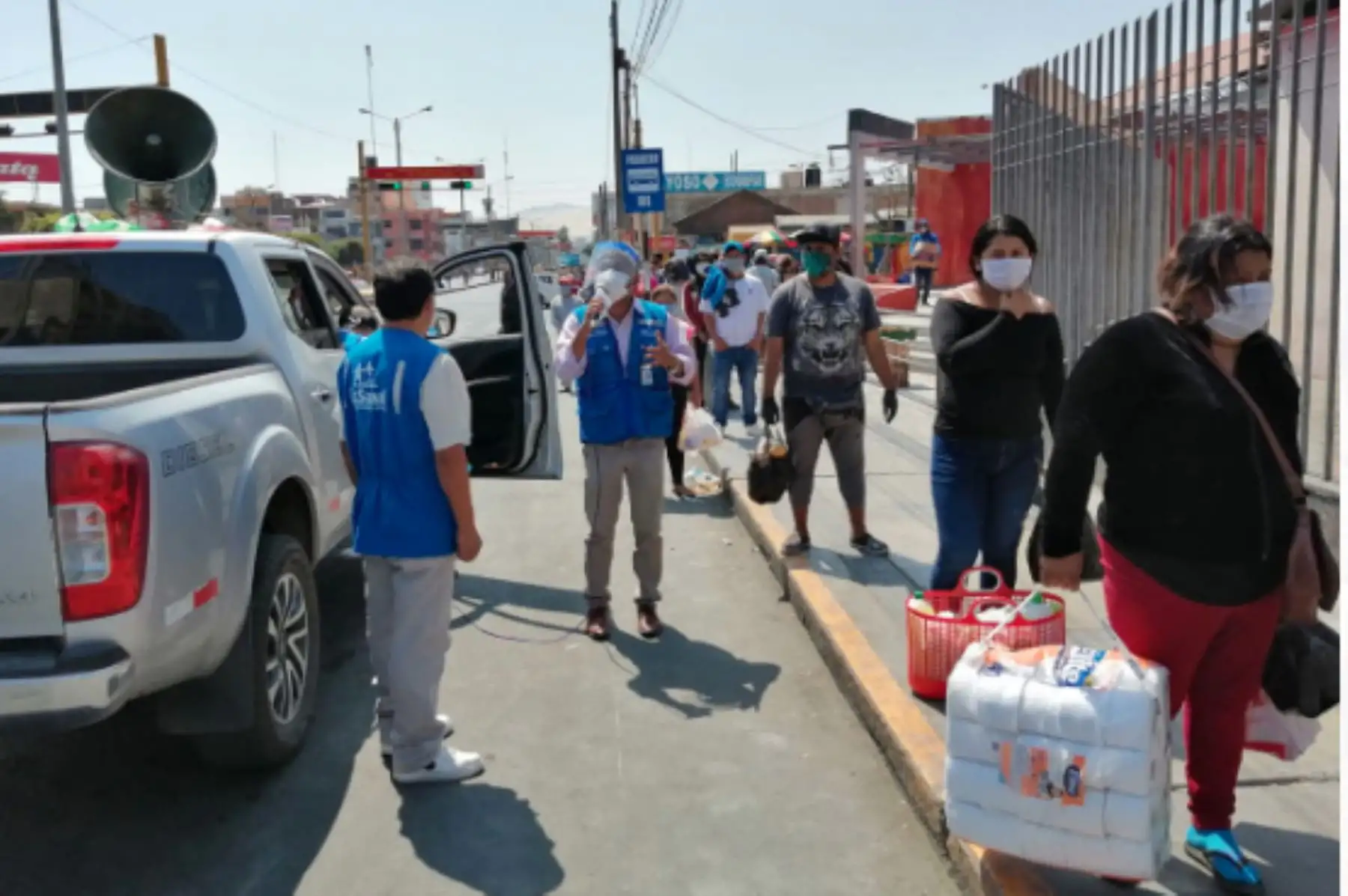 Profesionales de la salud de la Red Asistencial Áncash de EsSalud perifonean recomendaciones para evitar el contagio con el coronavirus. Foto: ANDINA/Difusión