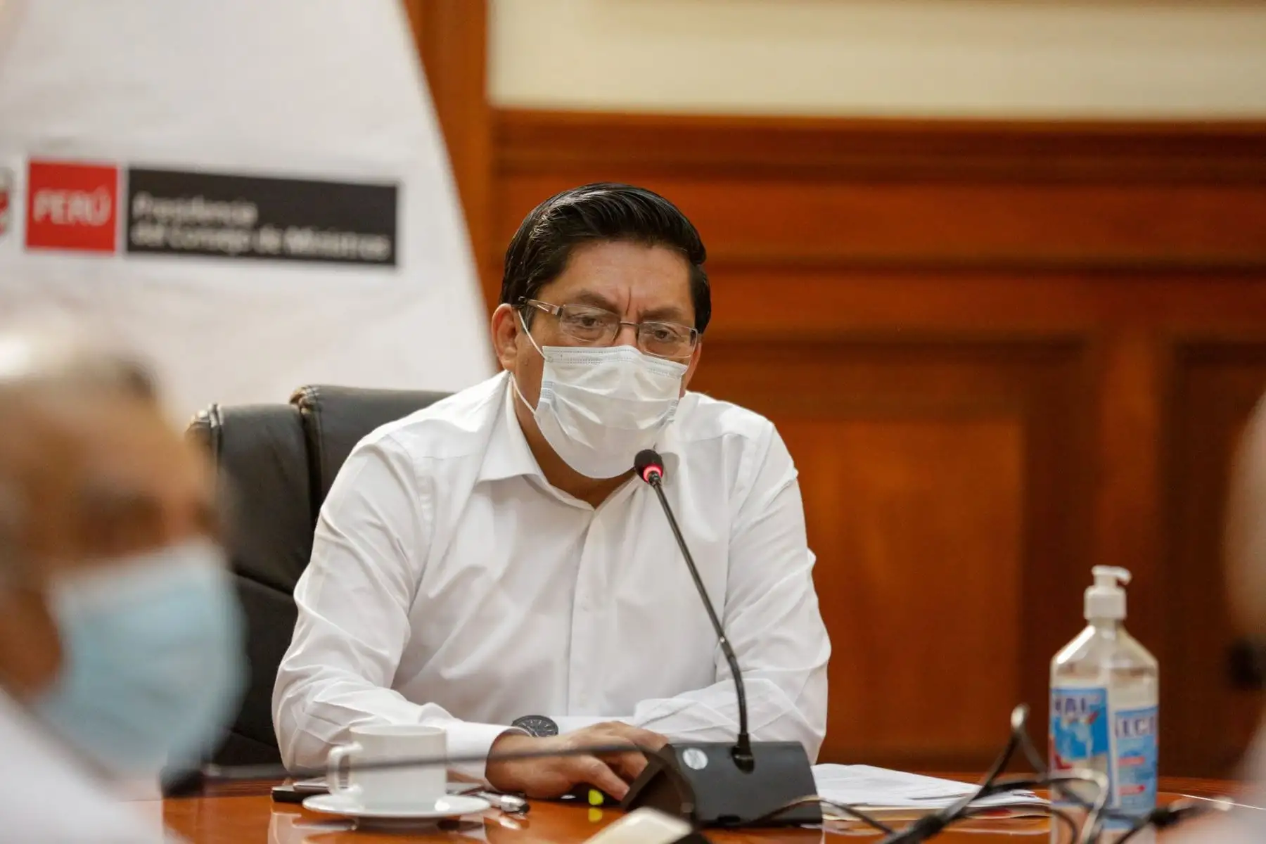 Titular de la PCM, Vicente Zeballos participa en videoconferencia con los representantes de las Mancomunidades de Lima. Se abordan temas como la reanudación de actividades económicas y la reactivación de la administración pública, en el marco de la emergencia por el COVIDー19.
Foto: PCM