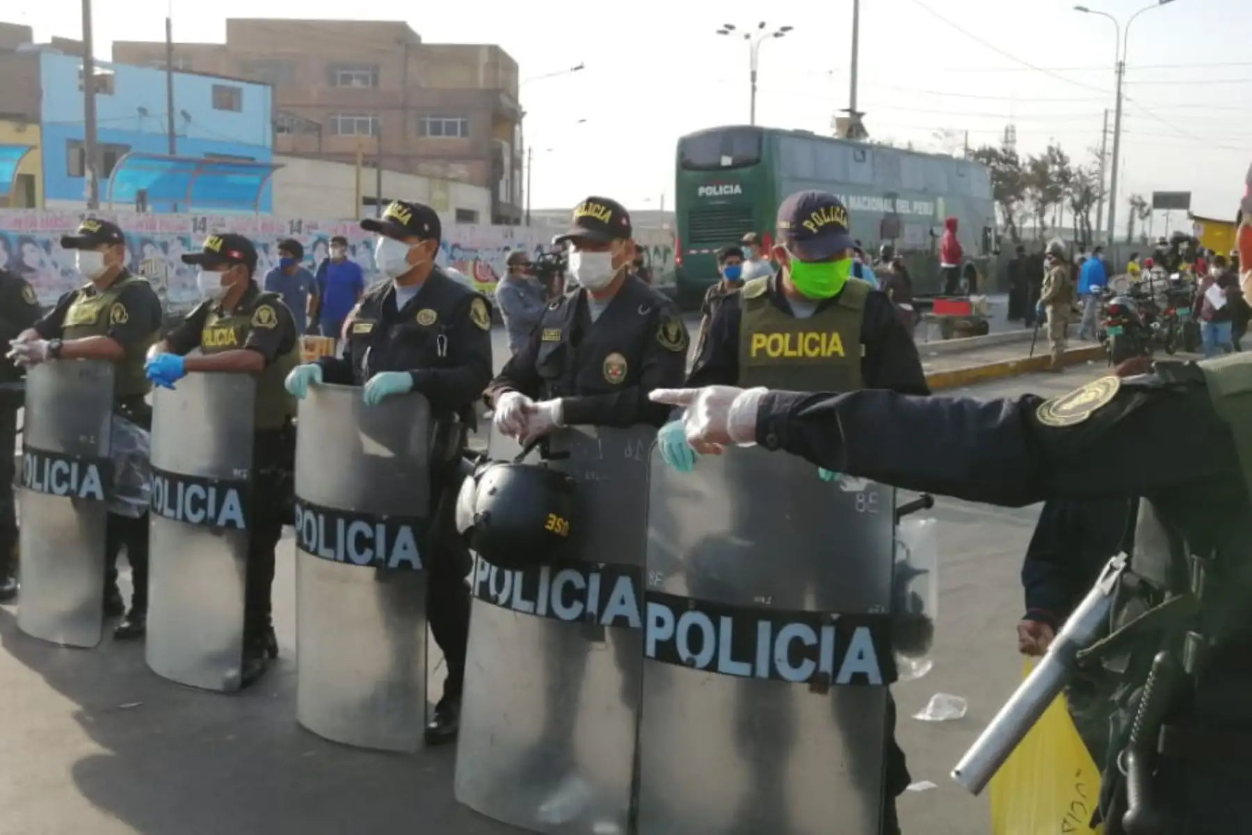 Ministro de Interior, Gastón Rodríguez: se establecerá el servicio policial militar en el Mercado Mayorista de Frutas con 100 policías de manera permanente en toda la zona de acción y este trabajo será replicado a escala nacional. Foto:@MininterPeru.