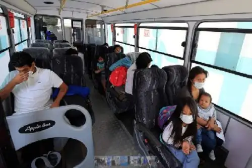 El gobernador regional Juan Carlos Morillo supervisó la salida de 89 personas que fueron internados durante 14 días en diversos hospedajes de Nuevo Chimbote.